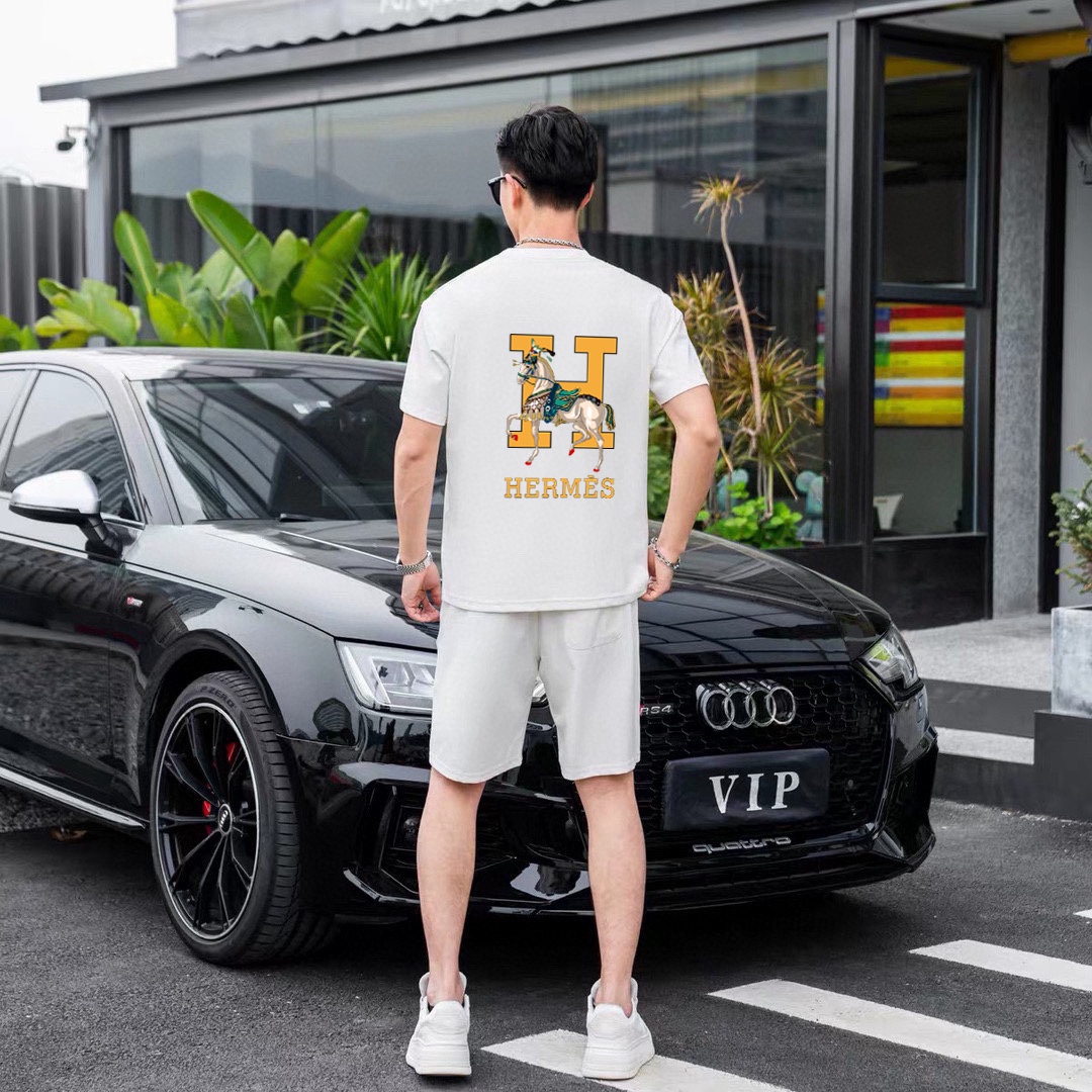 Hermès 品牌【HERMES 爱马仕】 2025新款男士短袖短裤套装 销售 市面高端版本 手感细腻柔软 让你穿着更加舒适 立体裁剪版型超赞 尺码:M-5XL下单请报身高体重