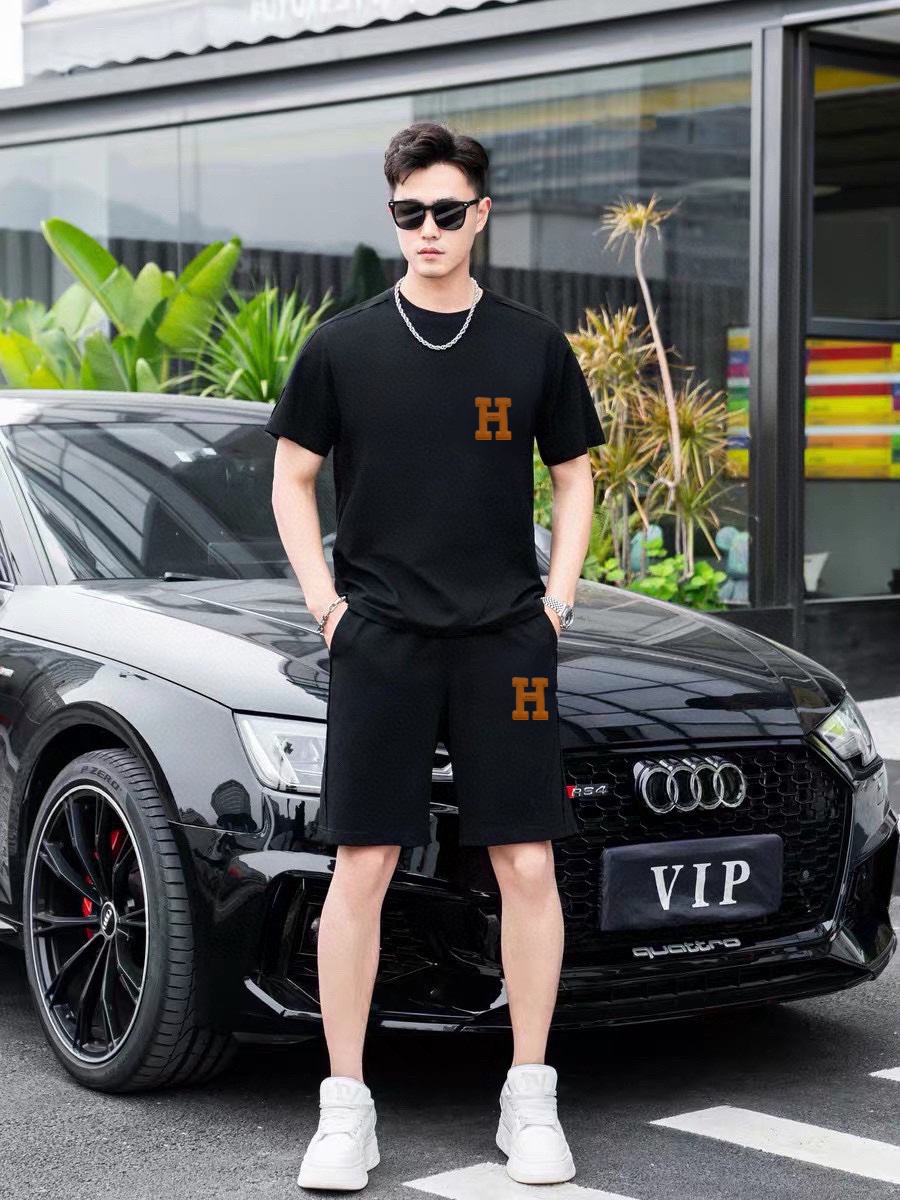 Hermès 品牌【HERMES 爱马仕】 2025新款男士短袖短裤套装 销售 市面高端版本 手感细腻柔软 让你穿着更加舒适 立体裁剪版型超赞 尺码:M-5XL下单请报身高体重