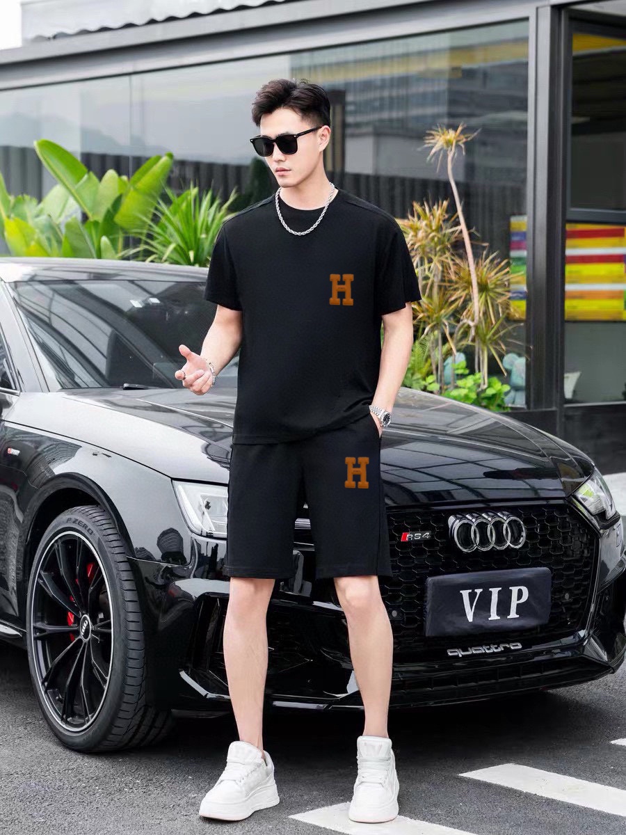 Hermès 品牌【HERMES 爱马仕】 2025新款男士短袖短裤套装 销售 市面高端版本 手感细腻柔软 让你穿着更加舒适 立体裁剪版型超赞 尺码:M-5XL下单请报身高体重