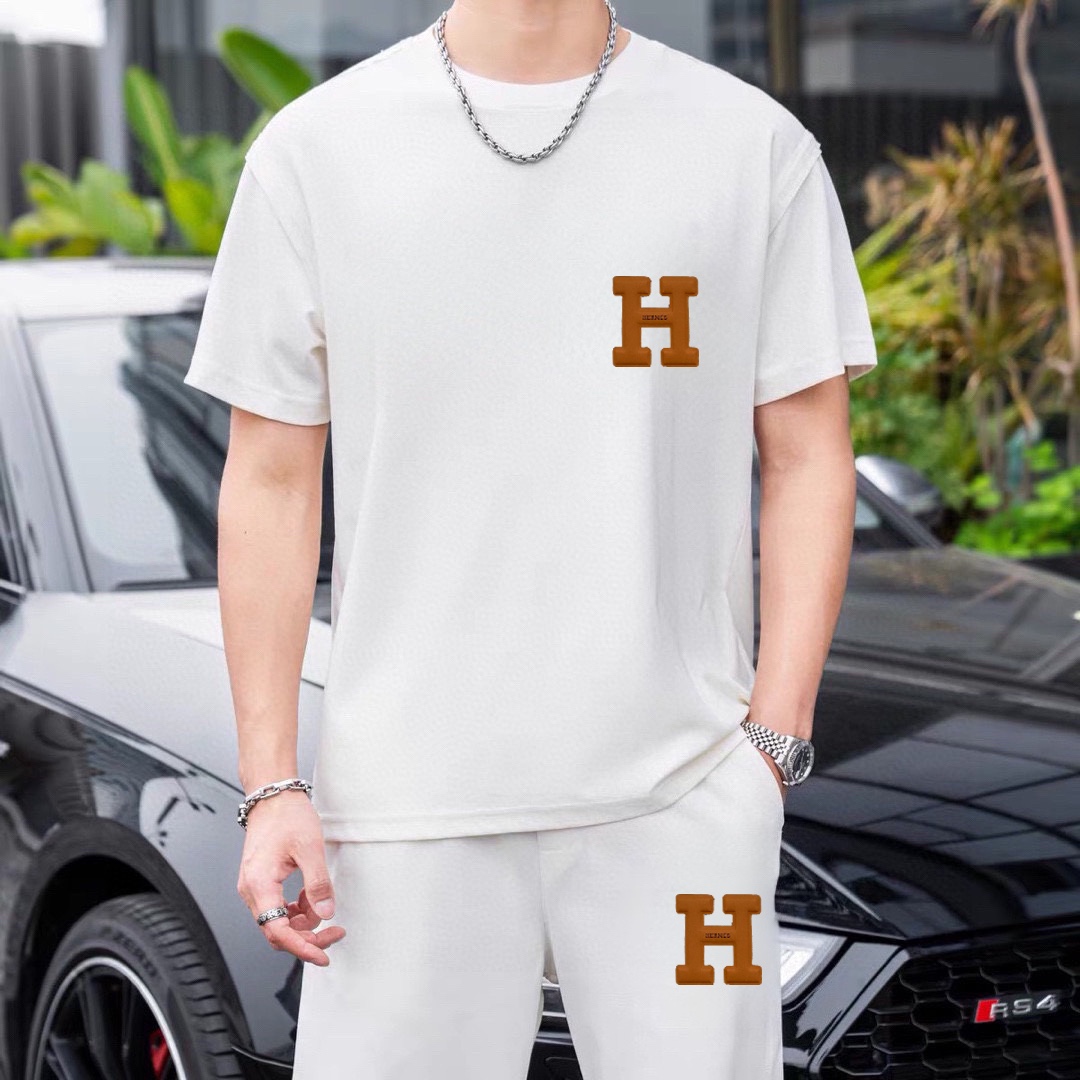Hermès 品牌【HERMES 爱马仕】 2025新款男士短袖短裤套装 销售 市面高端版本 手感细腻柔软 让你穿着更加舒适 立体裁剪版型超赞 尺码:M-5XL下单请报身高体重