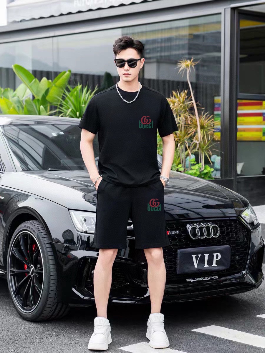 Gucci 品牌【GUCCI 古奇】 2025新款男士短袖短裤套装 销售 市面高端版本 手感细腻柔软 让你穿着更加舒适 立体裁剪版型超赞 尺码:M-5XL下单请报身高体重