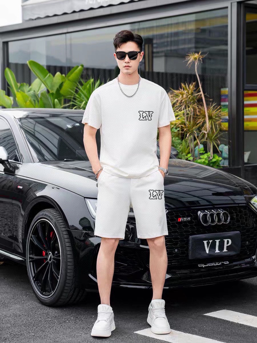 Louis Vuitton 品牌【LV路易威登】 2025新款男士短袖短裤套装 销售 市面高端版本 手感细腻柔软 让你穿着更加舒适 立体裁剪版型超赞 尺码:M-5XL下单请报身高体重