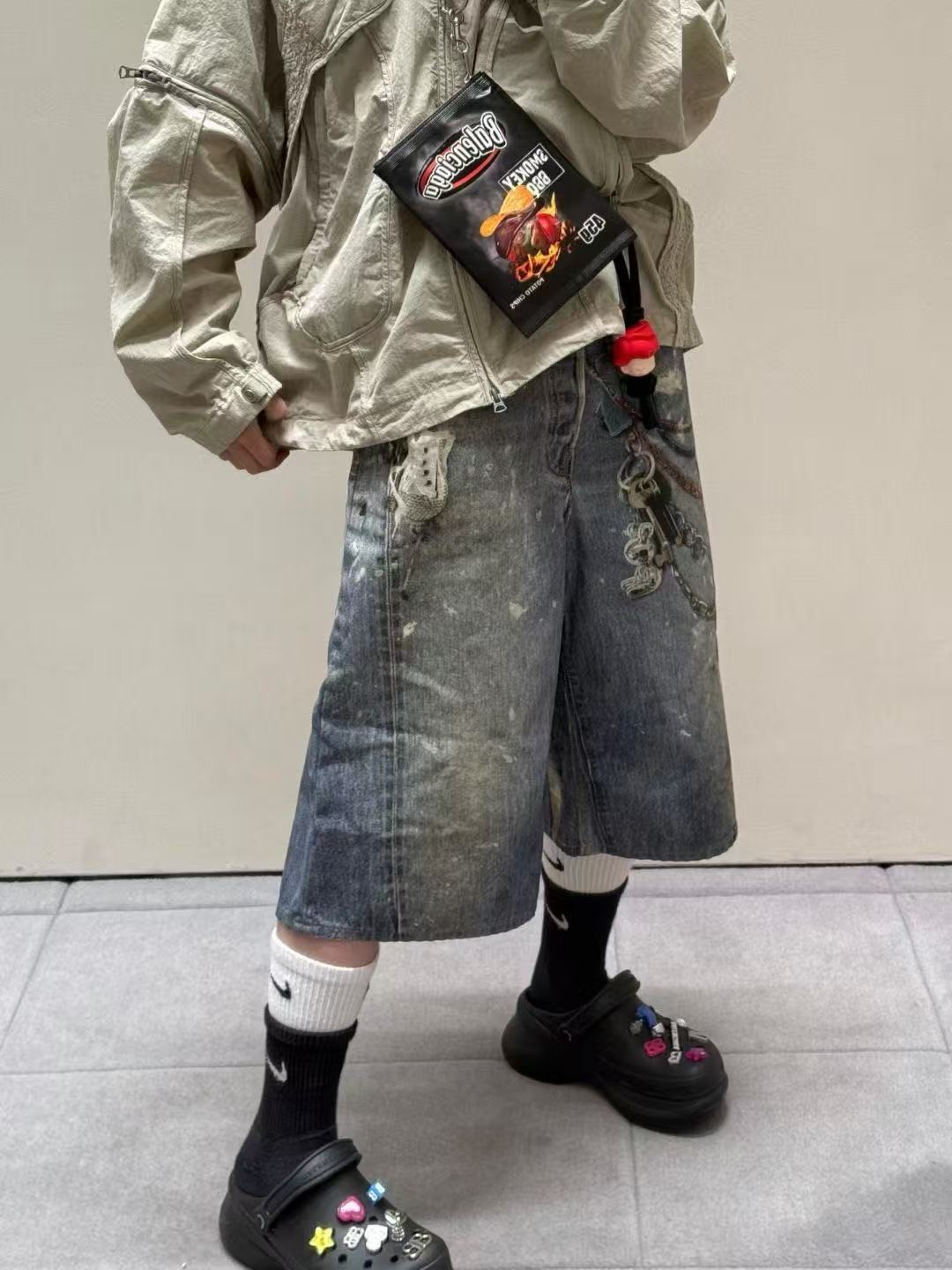 【】 巴黎世家  Balenciaga 钥匙扣 配饰真皮薯片包 大牌金质感饱满 ，搭配衣服超好看 ！！