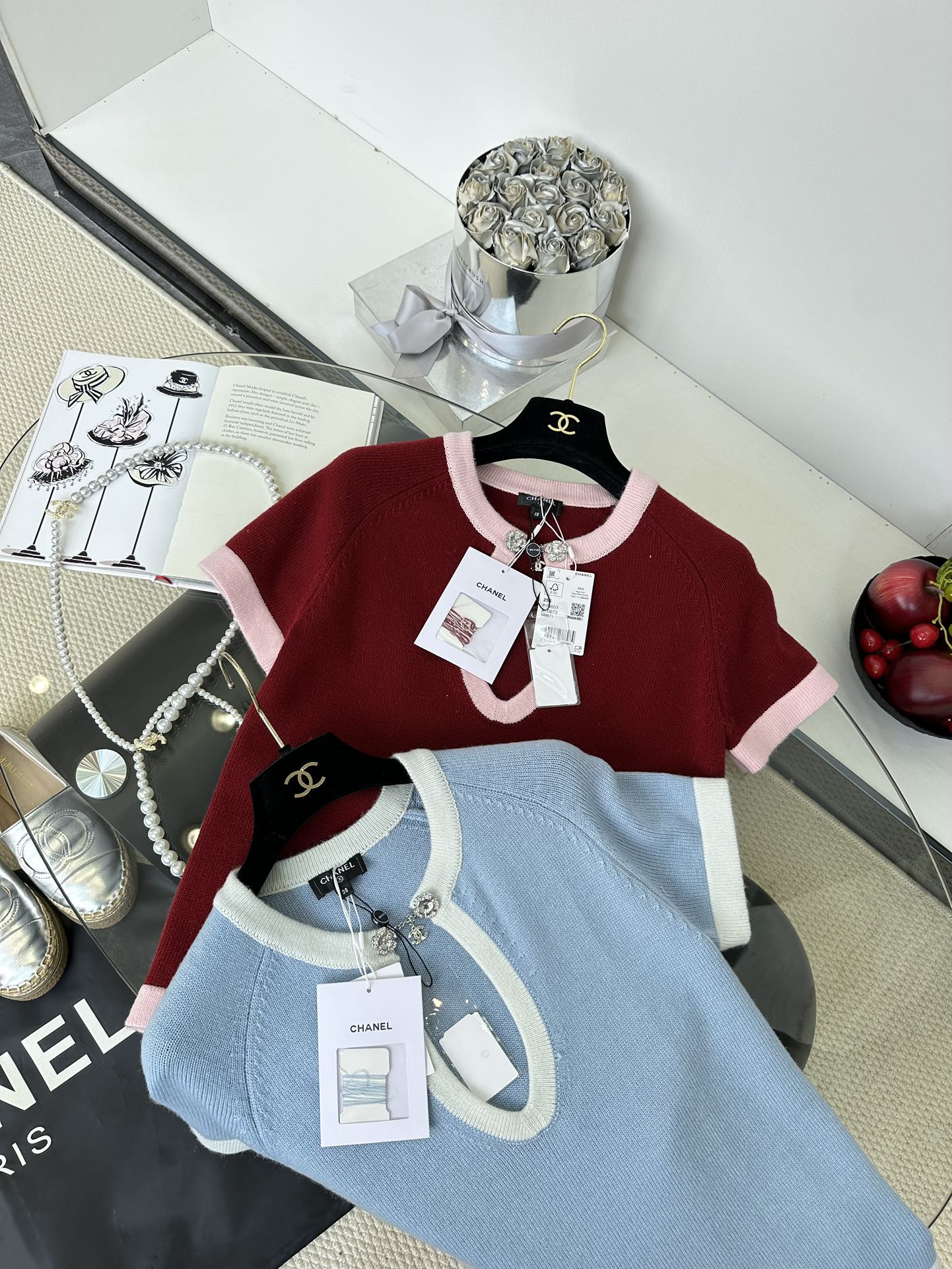 Elegant Chanel Fall Collection: Soft Cashmere Scarf with Chic Color-Blocking 5 i1750524721 1755 3