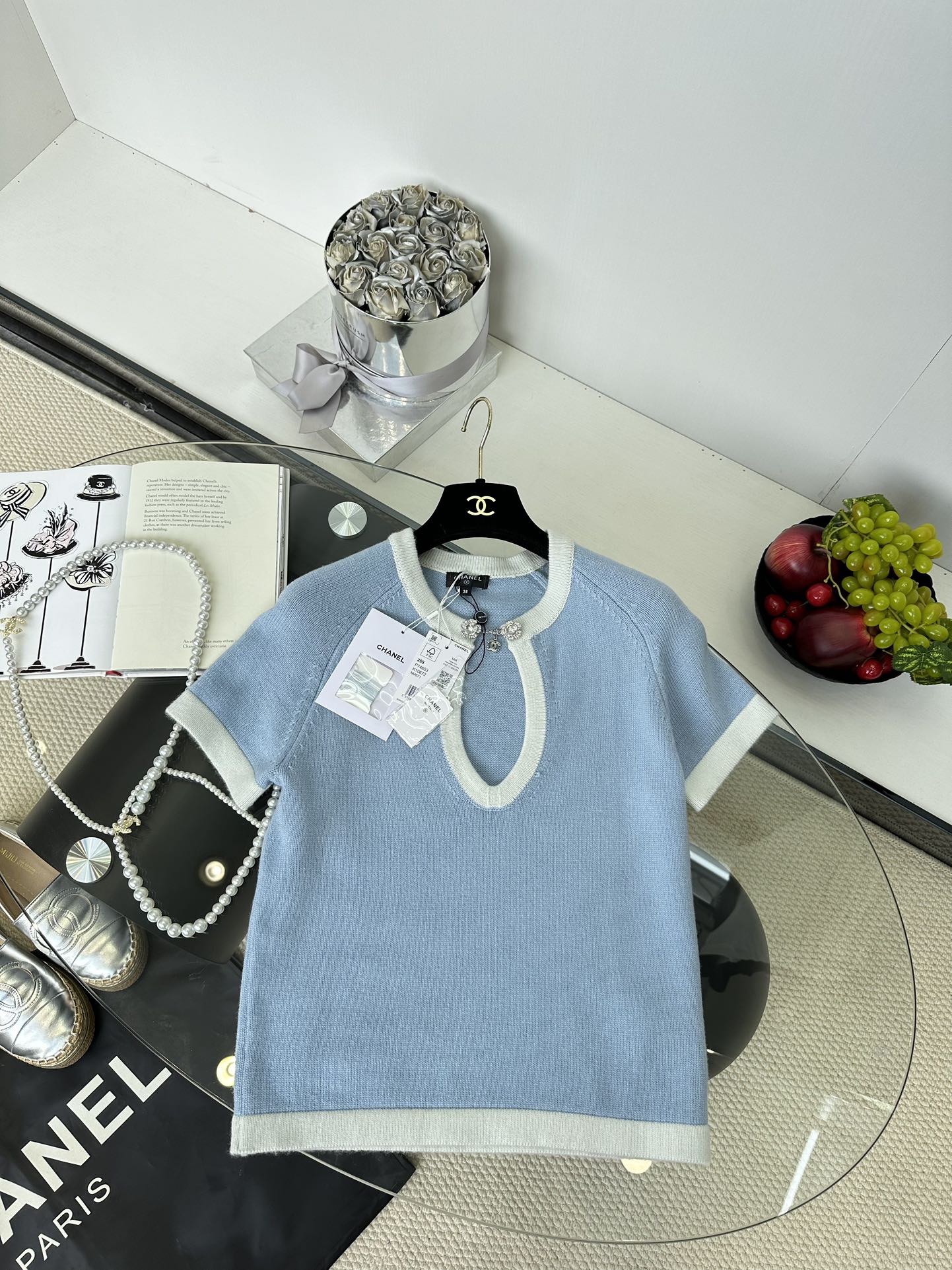 Elegant Chanel Fall Collection: Soft Cashmere Scarf with Chic Color-Blocking 9 i1750524721 2011 7