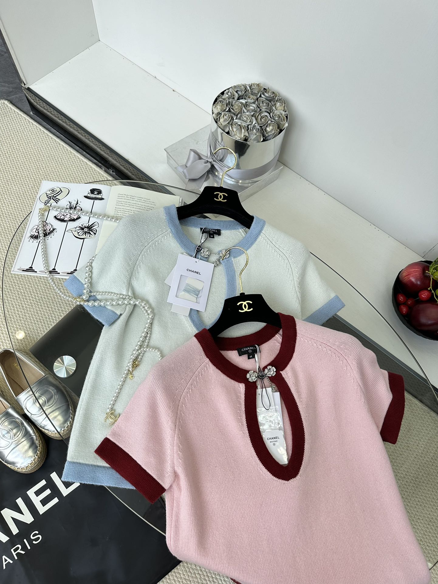 Elegant Chanel Fall Collection: Soft Cashmere Scarf with Chic Color-Blocking 4 i1750524721 335 2