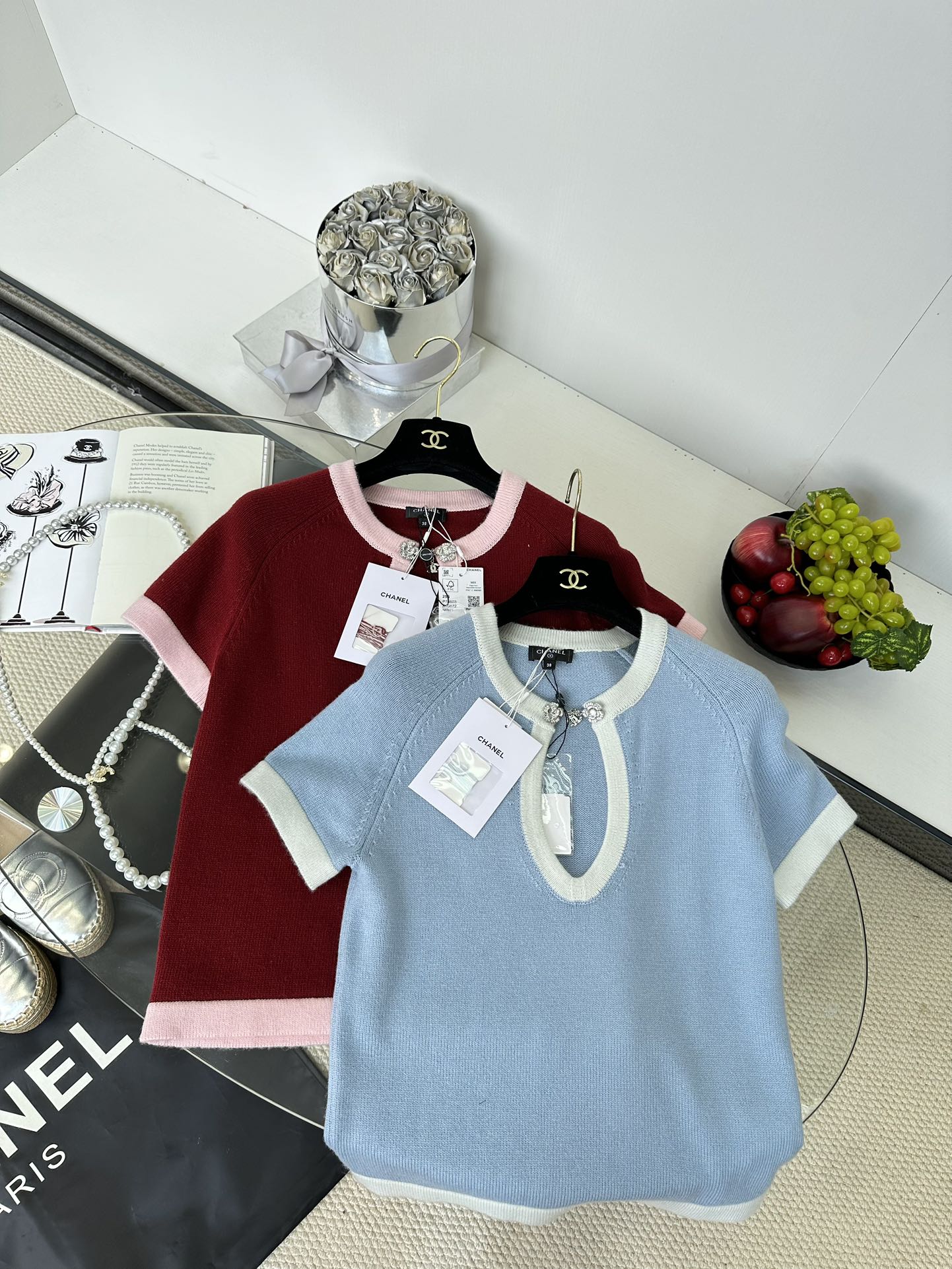 Elegant Chanel Fall Collection: Soft Cashmere Scarf with Chic Color-Blocking 3 i1750524721 9636 1