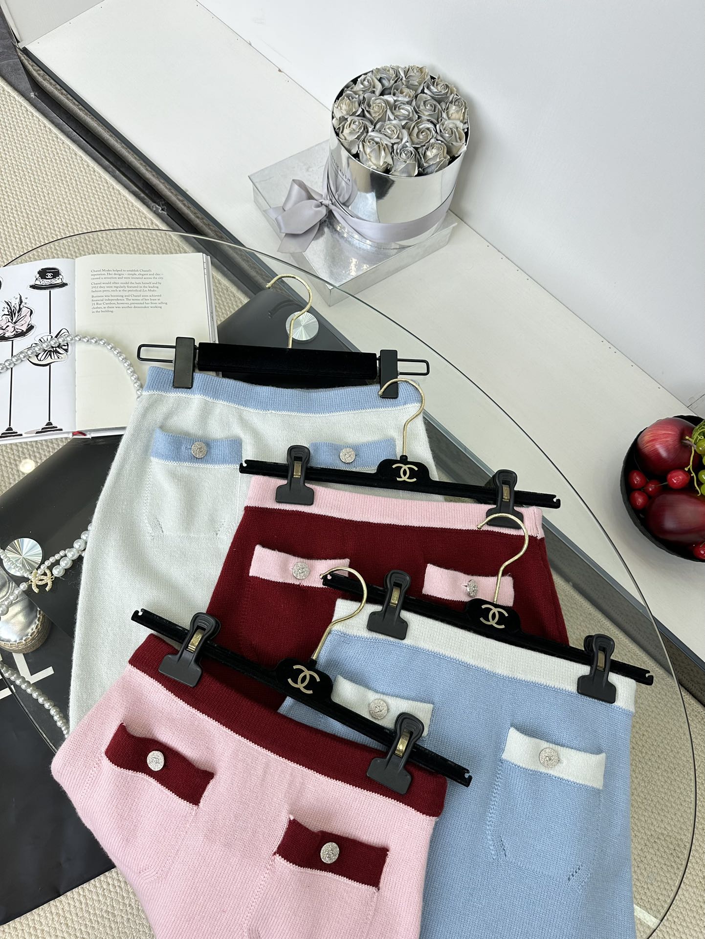 Elegant Two-Tone Cashmere Scarf for Women | Soft & Luxurious Fall Fashion 3 i1750525124 1651 1