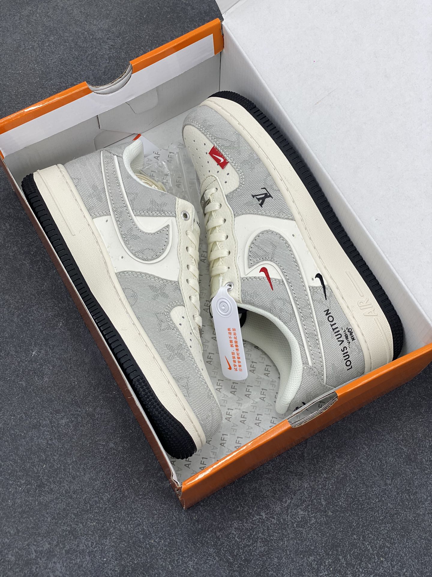 图片[9]-NIke Air Force 1 \’07 Low “LV联名——灰牛仔双勾”空军一号 低帮 运动鞋 休闲鞋 折边针车 工艺难度大 原楦头原纸板 原装鞋盒 定制五金配件 内置全掌气垫 原厂鞋底 货号：YX5066-343 尺码：36 36.5 37.5 38 38.5 39 40 40.5 41 42 42.5 43 44 44.5 45-选品中心