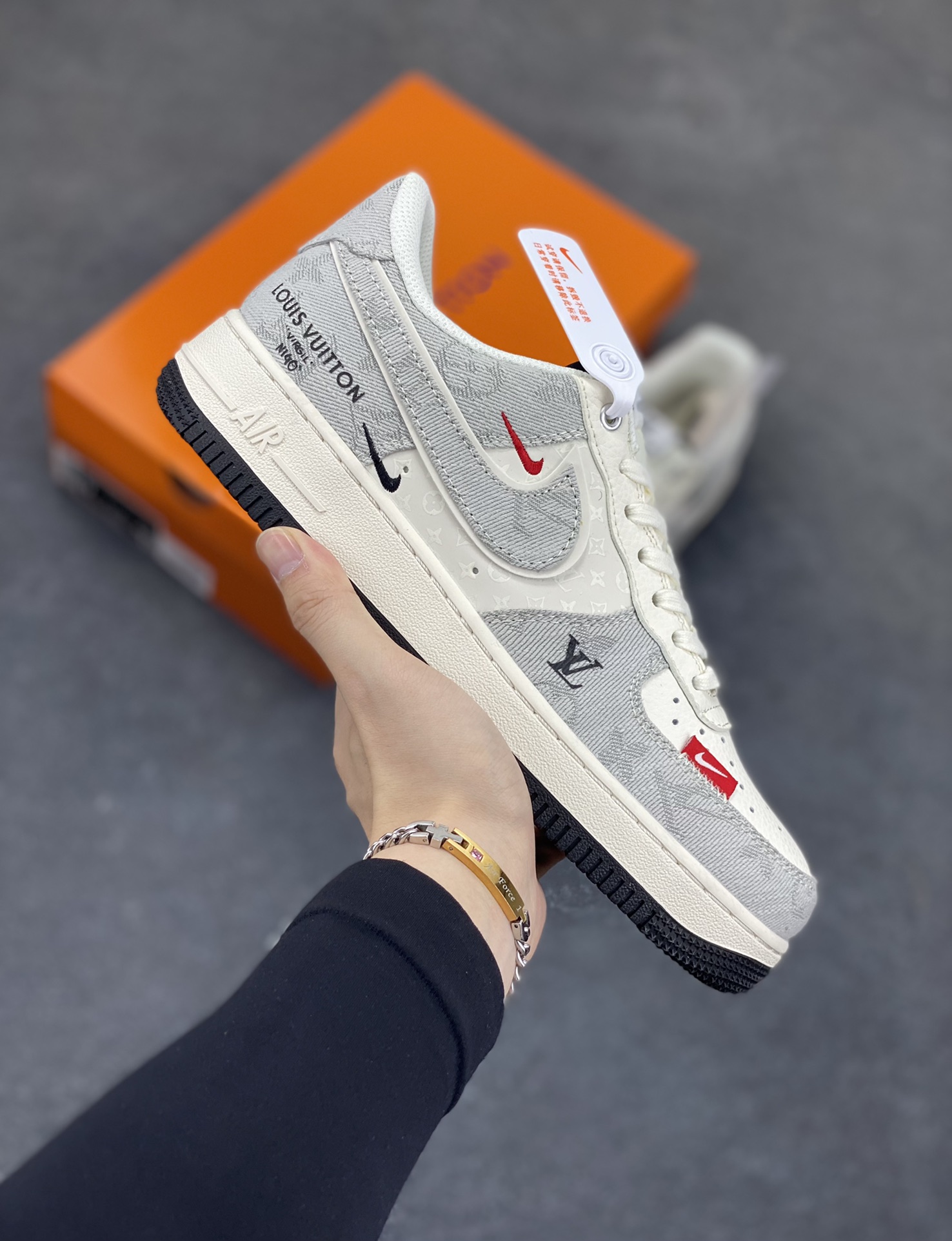 NIke Air Force 1 \’07 Low “LV联名——灰牛仔双勾”空军一号 低帮 运动鞋 休闲鞋 折边针车 工艺难度大 原楦头原纸板 原装鞋盒 定制五金配件 内置全掌气垫 原厂鞋底 货号:YX5066-343 尺码:36 36.5 37.5 38 38.5 39 40 40.5 41 42 42.5 43 44 44.5 45-选品中心