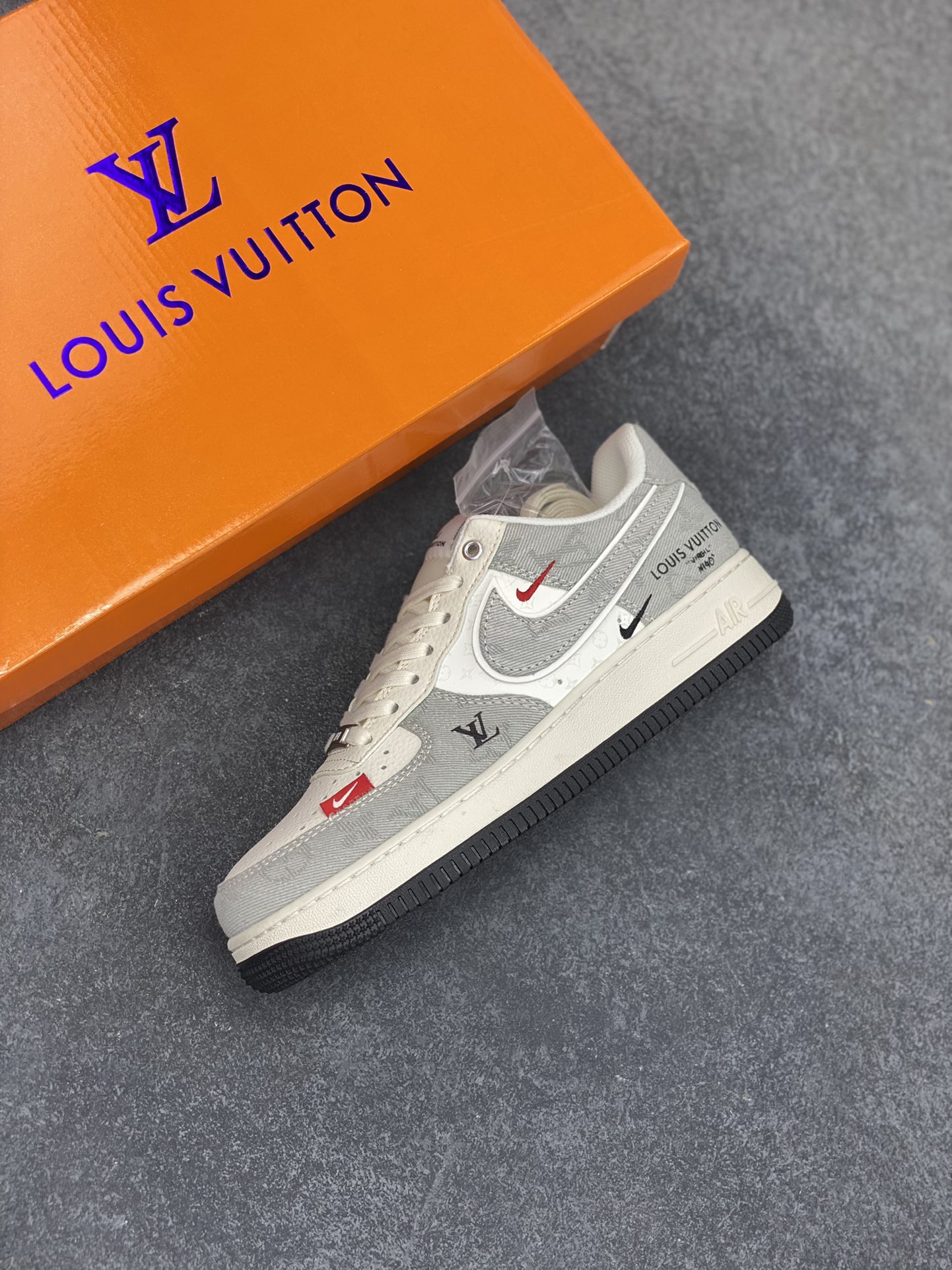 图片[7]-NIke Air Force 1 \’07 Low “LV联名——灰牛仔双勾”空军一号 低帮 运动鞋 休闲鞋 折边针车 工艺难度大 原楦头原纸板 原装鞋盒 定制五金配件 内置全掌气垫 原厂鞋底 货号：YX5066-343 尺码：36 36.5 37.5 38 38.5 39 40 40.5 41 42 42.5 43 44 44.5 45-选品中心