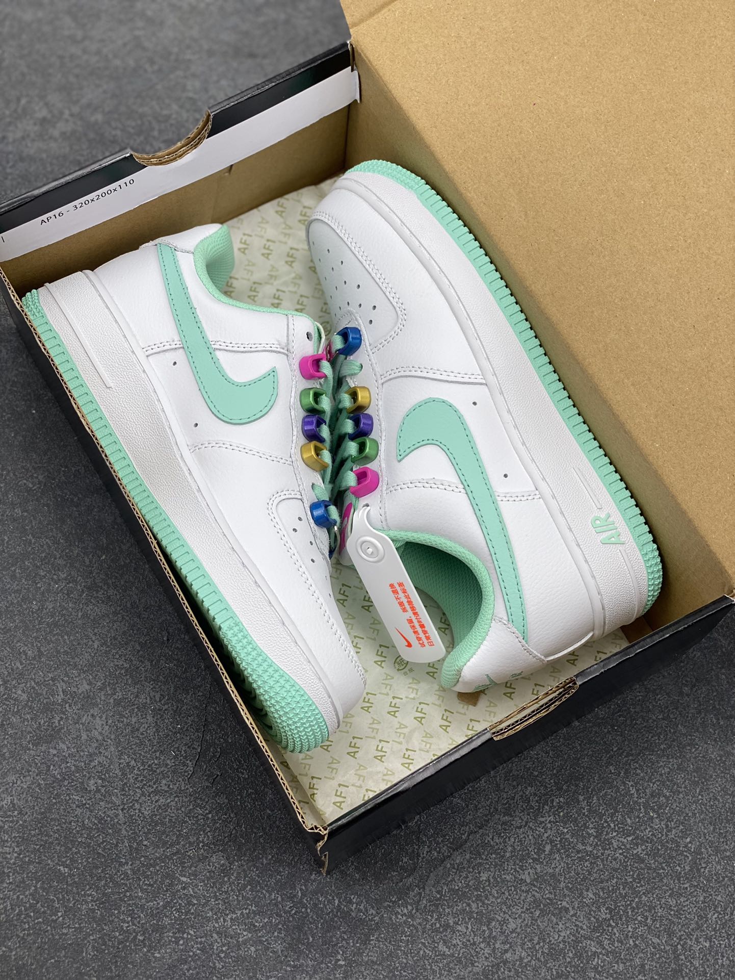 图片[9]-NIke Air Force 1 \’07 Low “五彩缤纷”空军一号 低帮 运动鞋 休闲鞋 折边针车 工艺难度大 原楦头原纸板 原装鞋盒 定制五金配件 内置全掌气垫 原厂鞋底 货号：DH7561-107 尺码：36 36.5 37.5 38 38.5 39 40 (无男码）-选品中心