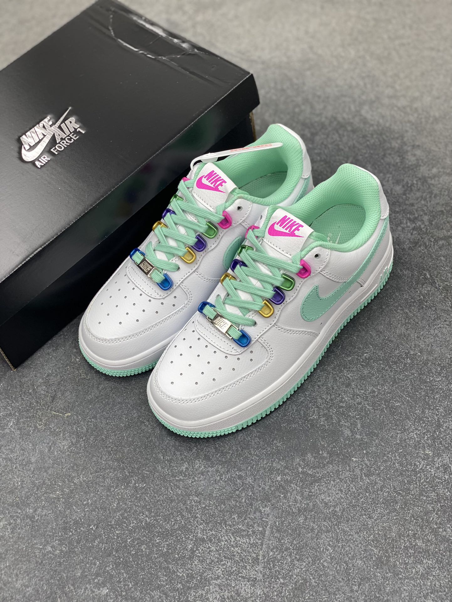 图片[8]-NIke Air Force 1 \’07 Low “五彩缤纷”空军一号 低帮 运动鞋 休闲鞋 折边针车 工艺难度大 原楦头原纸板 原装鞋盒 定制五金配件 内置全掌气垫 原厂鞋底 货号：DH7561-107 尺码：36 36.5 37.5 38 38.5 39 40 (无男码）-选品中心