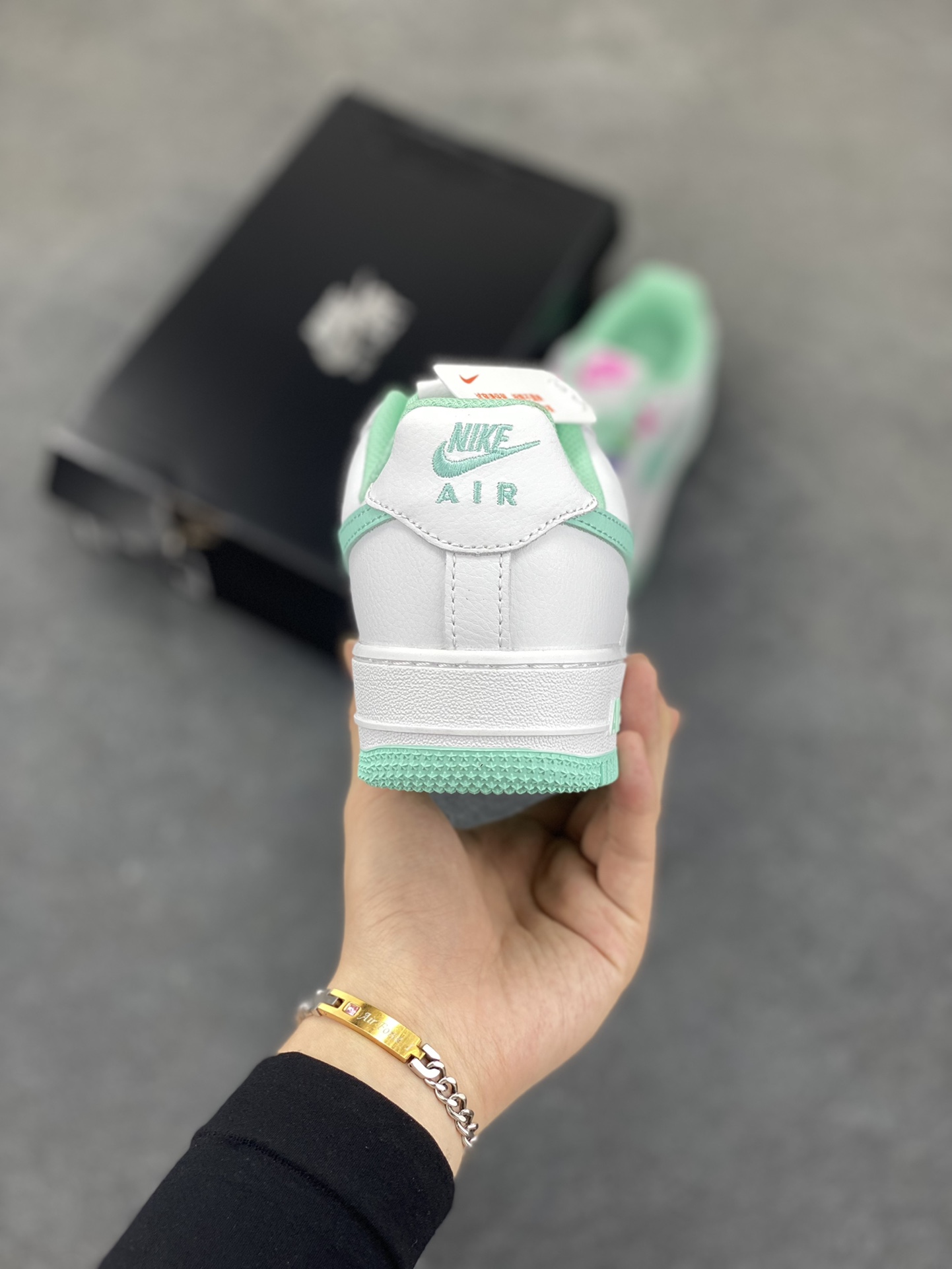 图片[4]-NIke Air Force 1 \’07 Low “五彩缤纷”空军一号 低帮 运动鞋 休闲鞋 折边针车 工艺难度大 原楦头原纸板 原装鞋盒 定制五金配件 内置全掌气垫 原厂鞋底 货号：DH7561-107 尺码：36 36.5 37.5 38 38.5 39 40 (无男码）-选品中心