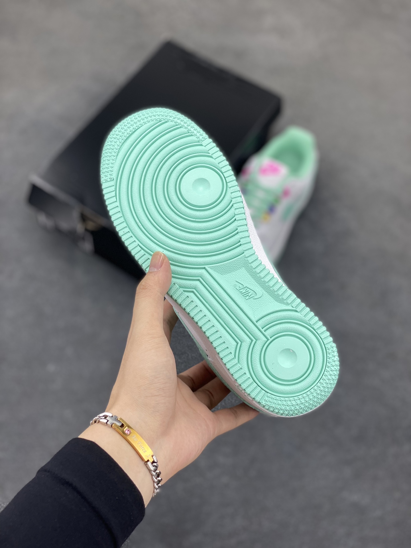 图片[5]-NIke Air Force 1 \’07 Low “五彩缤纷”空军一号 低帮 运动鞋 休闲鞋 折边针车 工艺难度大 原楦头原纸板 原装鞋盒 定制五金配件 内置全掌气垫 原厂鞋底 货号：DH7561-107 尺码：36 36.5 37.5 38 38.5 39 40 (无男码）-选品中心