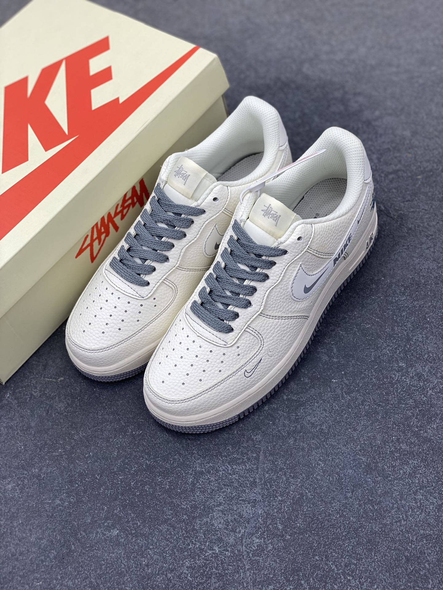 图片[8]-Nike Air Force 1 Low 空军一号低帮百搭休闲运动板鞋。柔软、弹性十足的缓震性能和出色的中底设计，横跨复古与现代的外型结合，造就出风靡全球三十多年的Force 1，直到今天还深受青睐。 货号：HH7518-064 尺码：36 36.5 37.5 38 38.5 39 40 40.5 41 42 42.5 43 44 44.5 45-选品中心
