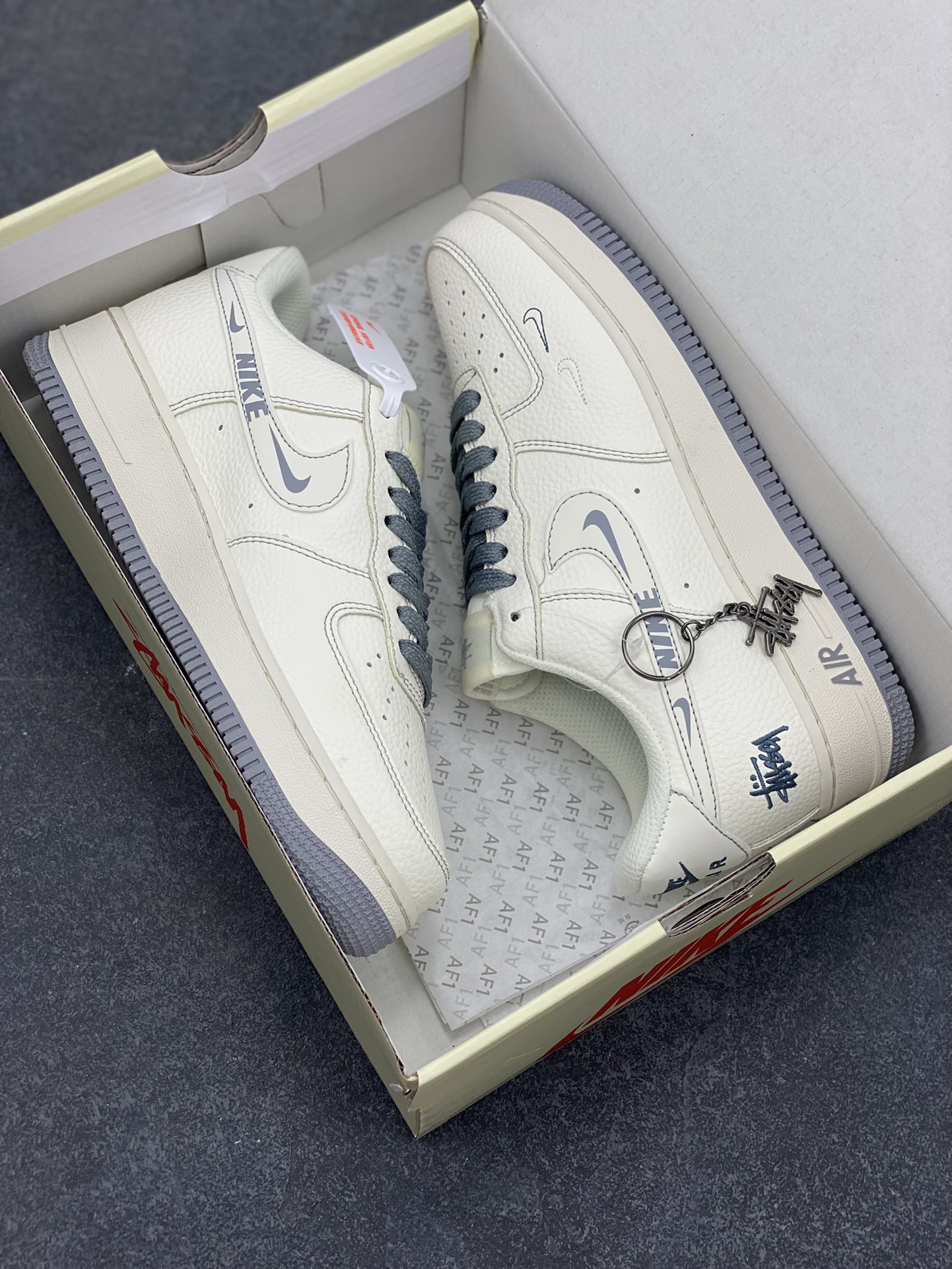 图片[9]-Nike Air Force 1 Low 空军一号低帮百搭休闲运动板鞋。柔软、弹性十足的缓震性能和出色的中底设计，横跨复古与现代的外型结合，造就出风靡全球三十多年的Force 1，直到今天还深受青睐。 货号：HH7518-064 尺码：36 36.5 37.5 38 38.5 39 40 40.5 41 42 42.5 43 44 44.5 45-选品中心