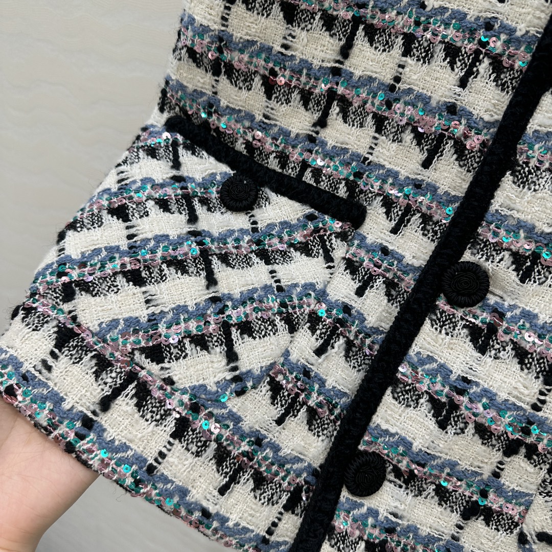 独家首发❤️原单品质❤️V系财阀千金穿搭！白富美必入～叠搭神器马甲外套！高定珠片彩纱格纹编织软花呢面料超