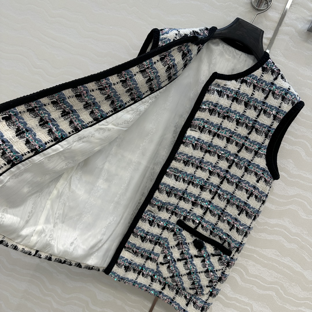 独家首发❤️原单品质❤️V系财阀千金穿搭！白富美必入～叠搭神器马甲外套！高定珠片彩纱格纹编织软花呢面料超