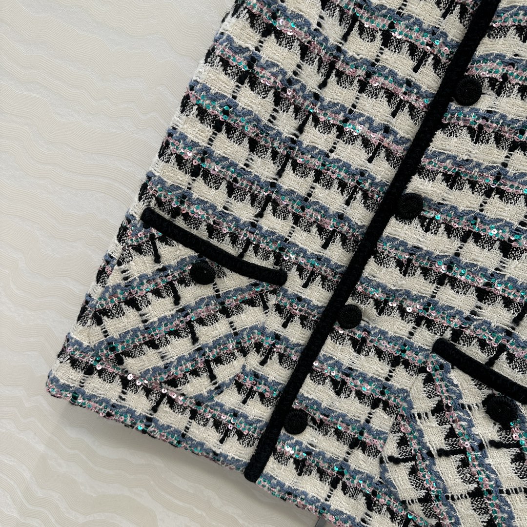 独家首发❤️原单品质❤️V系财阀千金穿搭！白富美必入～叠搭神器马甲外套！高定珠片彩纱格纹编织软花呢面料超