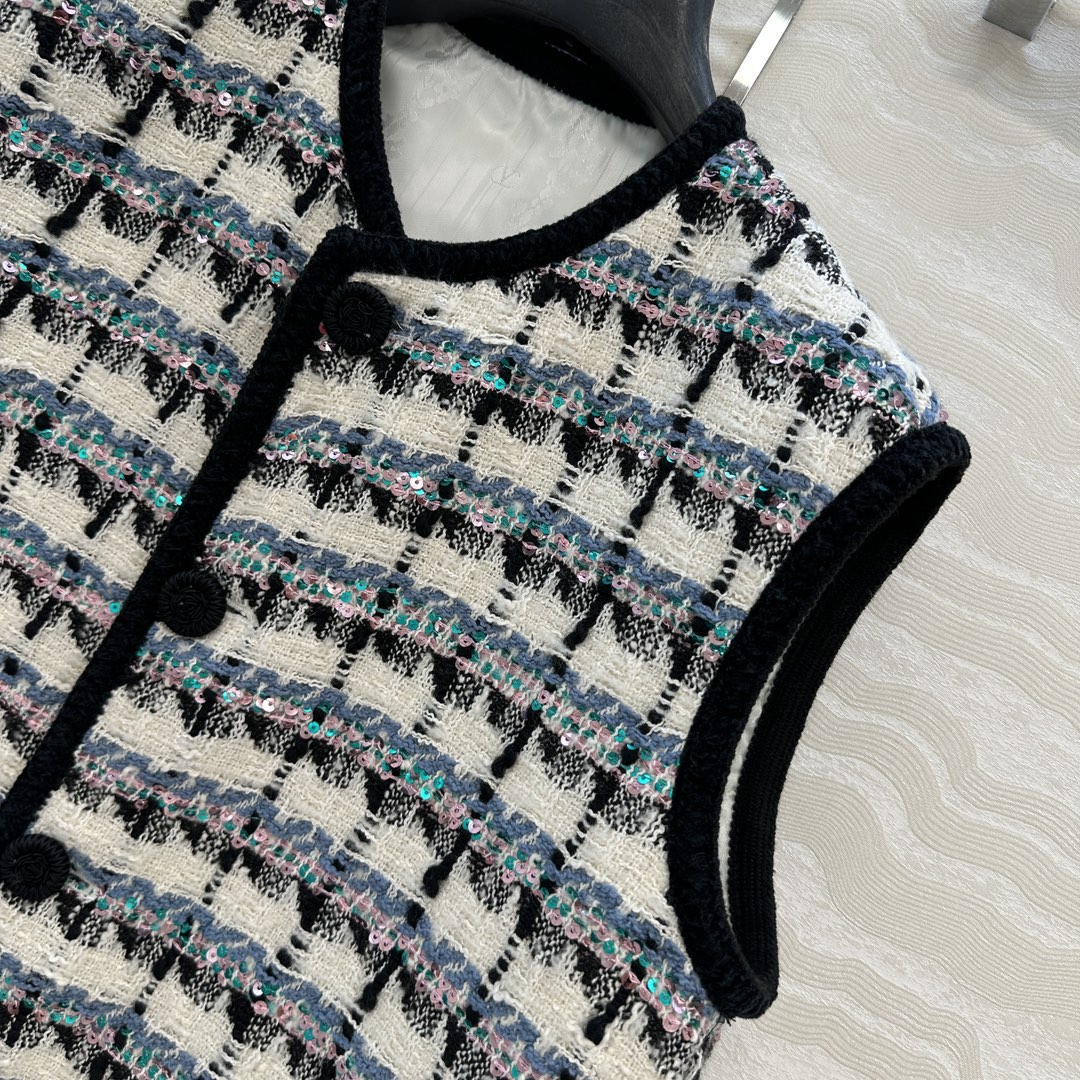 独家首发❤️原单品质❤️V系财阀千金穿搭！白富美必入～叠搭神器马甲外套！高定珠片彩纱格纹编织软花呢面料超