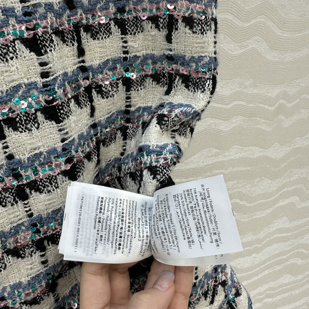 独家首发❤️原单品质❤️V系财阀千金穿搭！白富美必入～叠搭神器马甲外套！高定珠片彩纱格纹编织软花呢面料超