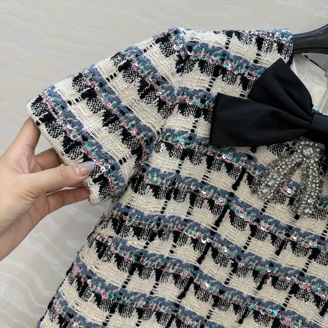 独家首发❤️原单品质❤️V系财阀千金穿搭！白富美必入～何超琼同款名媛风连衣裙！高定珠片彩纱格纹编织软花呢