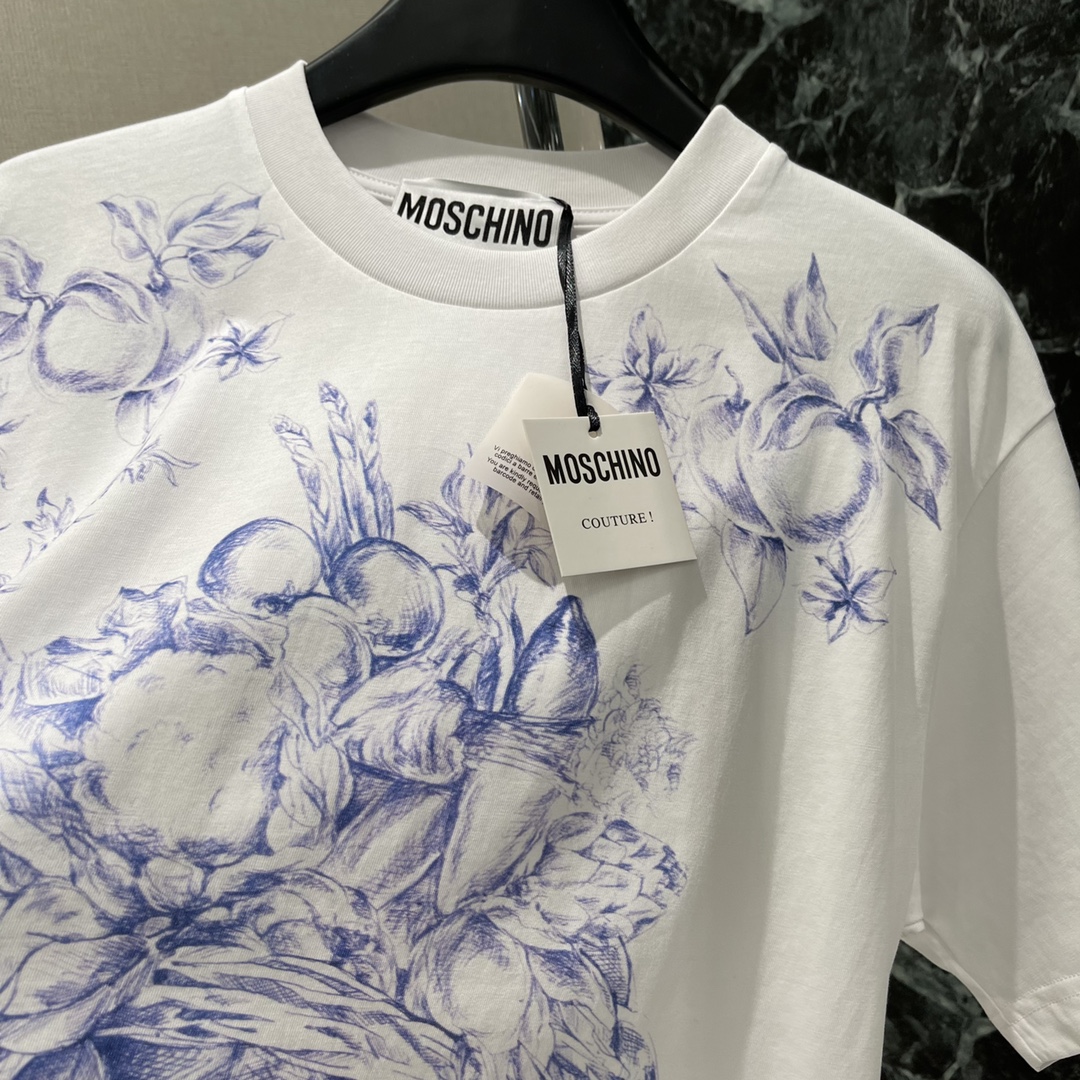 
Moschin* 25早秋新款 圆领印花短袖T恤 胸前奥利佛系列图案印花清晰 松弛时髦打造高街个性风格