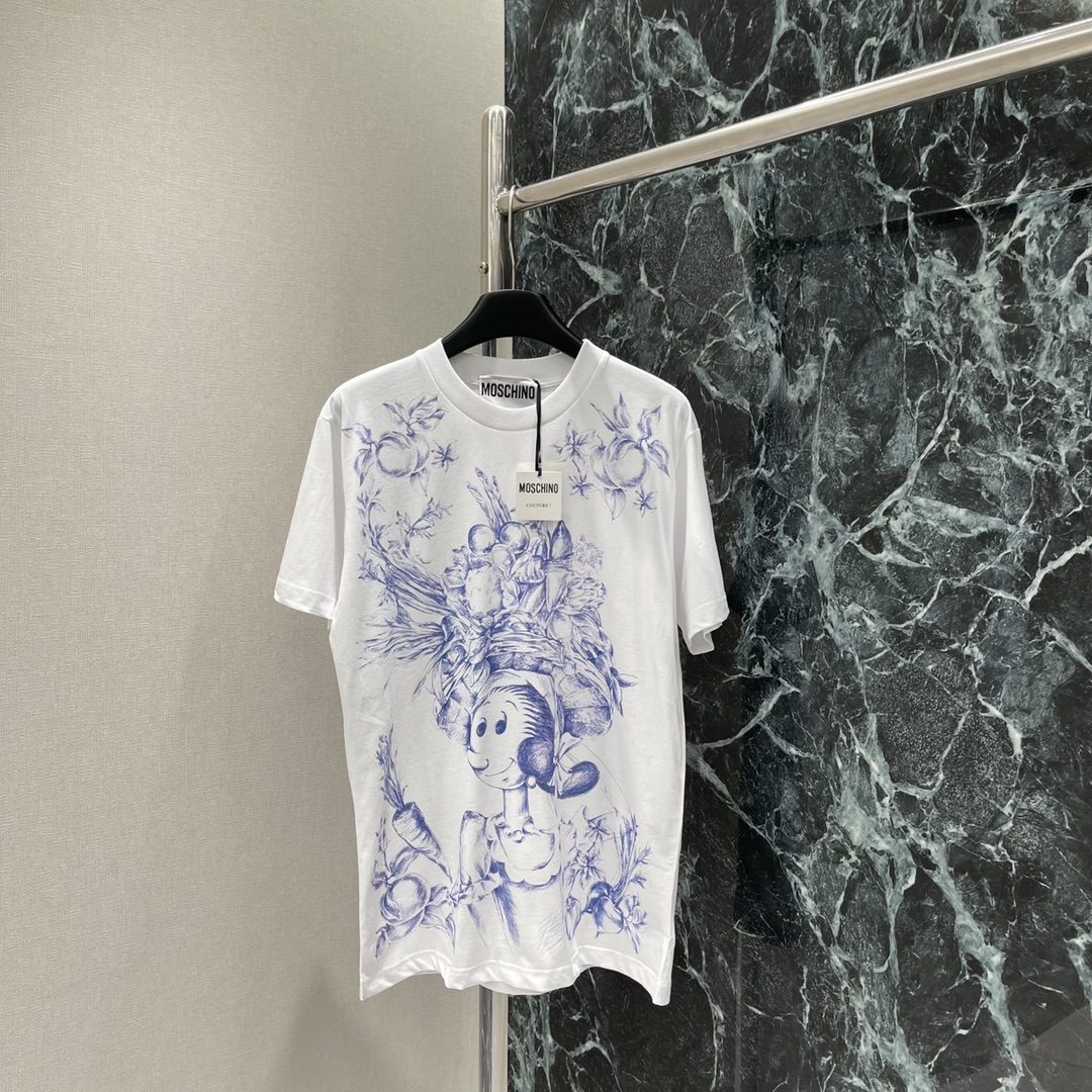 
Moschin* 25早秋新款 圆领印花短袖T恤 胸前奥利佛系列图案印花清晰 松弛时髦打造高街个性风格