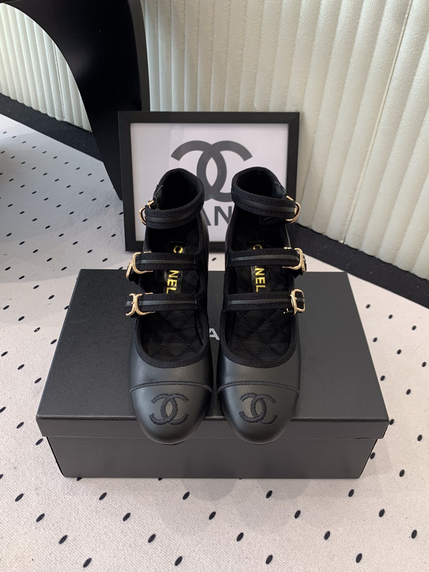 NO:411736,Chanel new high-heeled single shoes, high-version shipment, essential for spring and summer wardrobe matching, sandals, diamond design exclusive to the family, original imported sheepskin upper, imported crystal sheepskin lining, original mold-open custom leather outsole Size: 35-39 (custom made in 40, 41), high heels, chanel, chanel, sandals, high heels, sheepskin, Leather soles19860909Chanel新款高跟单鞋 高版本出货 春夏衣橱搭配必备 凉拖首选 菱格设计香家专属 原版进口羊皮鞋面 进口水晶羊皮内里 原版开模定制真皮大底 Size: 35-39（40、41订做）,高跟鞋凉鞋,chanel,chanel,sandals,high heels,sheepskin,Leather soles,Women's Shoes