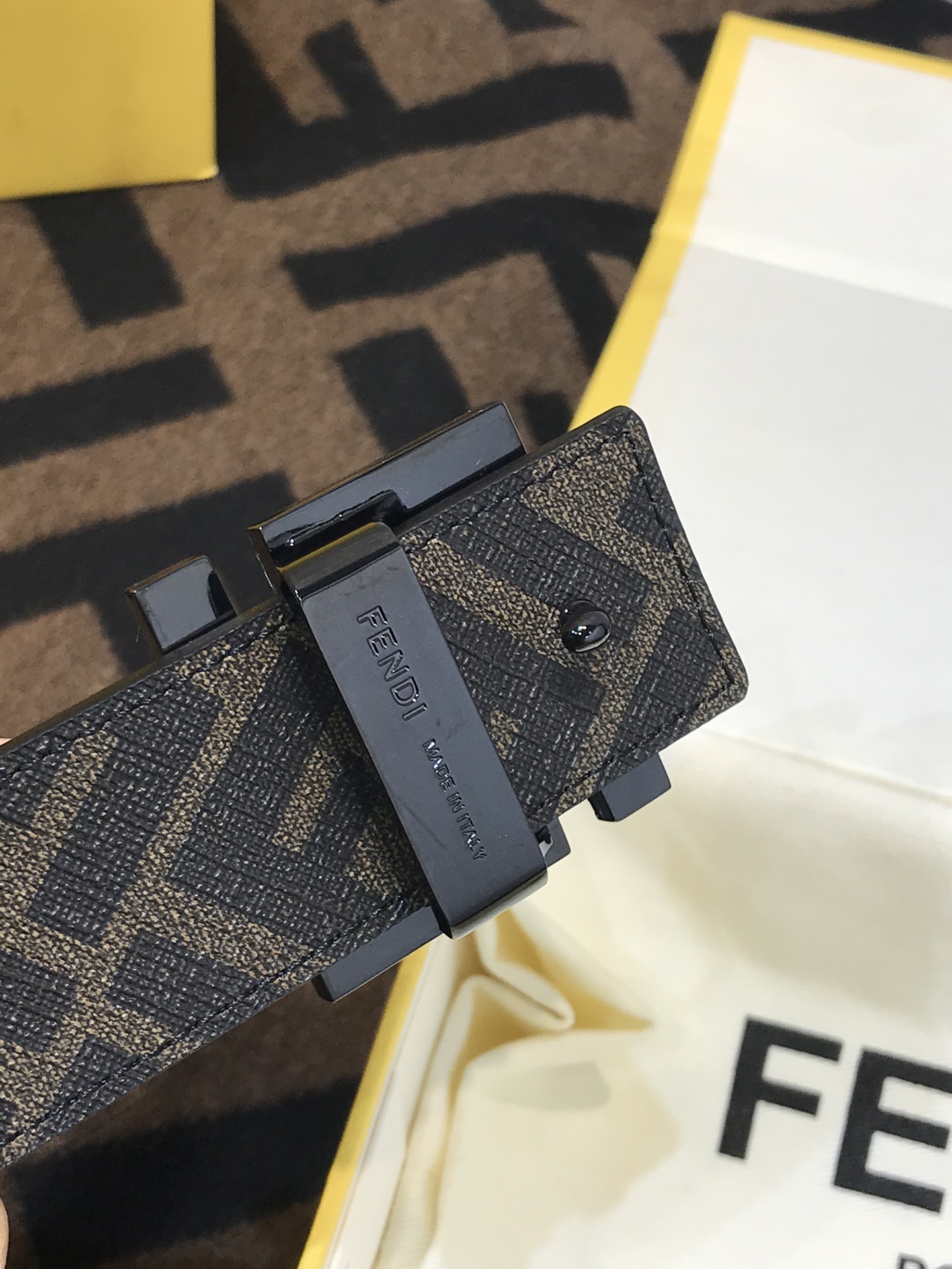 💯💯配送专柜包装 打孔针  新款 FD 宽35MM  F标志造型 支持NFC 字母F扣 搭配标志性，进口