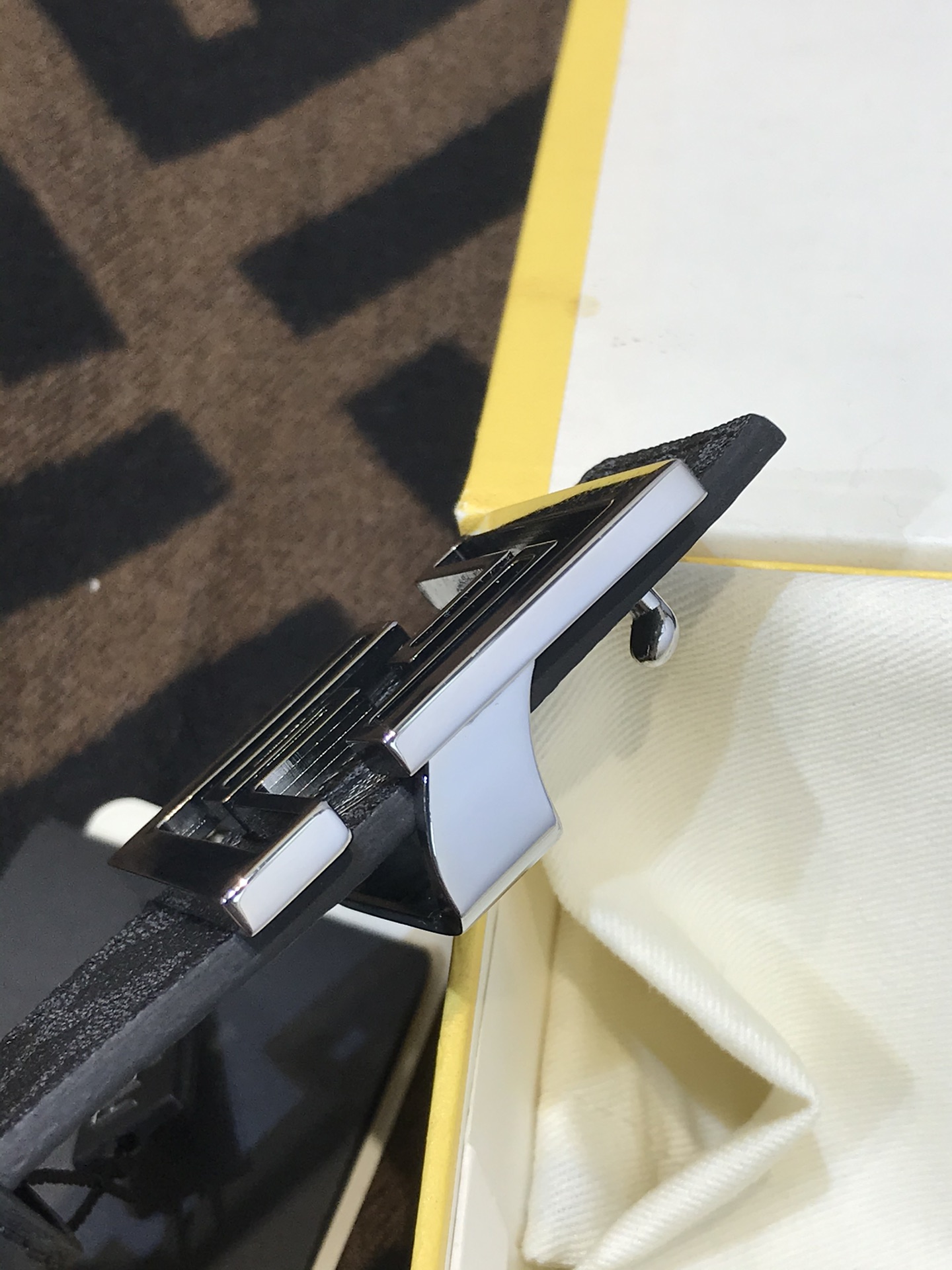 💯💯配送专柜包装 打孔针  新款 FD 宽35MM  F标志造型 支持NFC 字母F扣 搭配标志性，进口