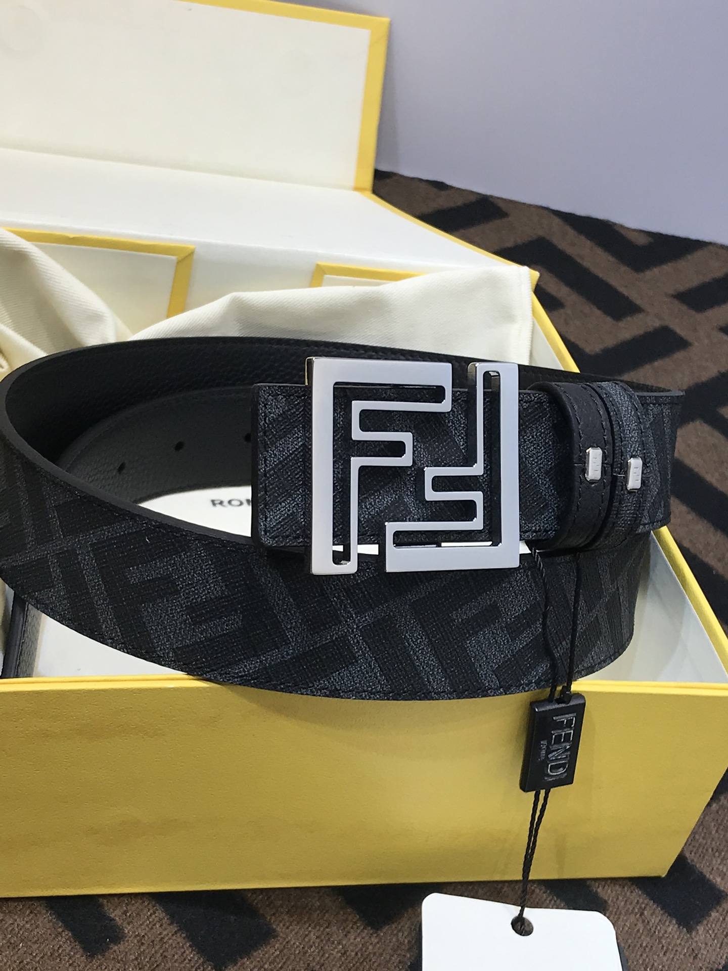 💯💯配送专柜包装 打孔针  新款 FD 宽35MM  F标志造型 支持NFC 字母F扣 搭配标志性，进口