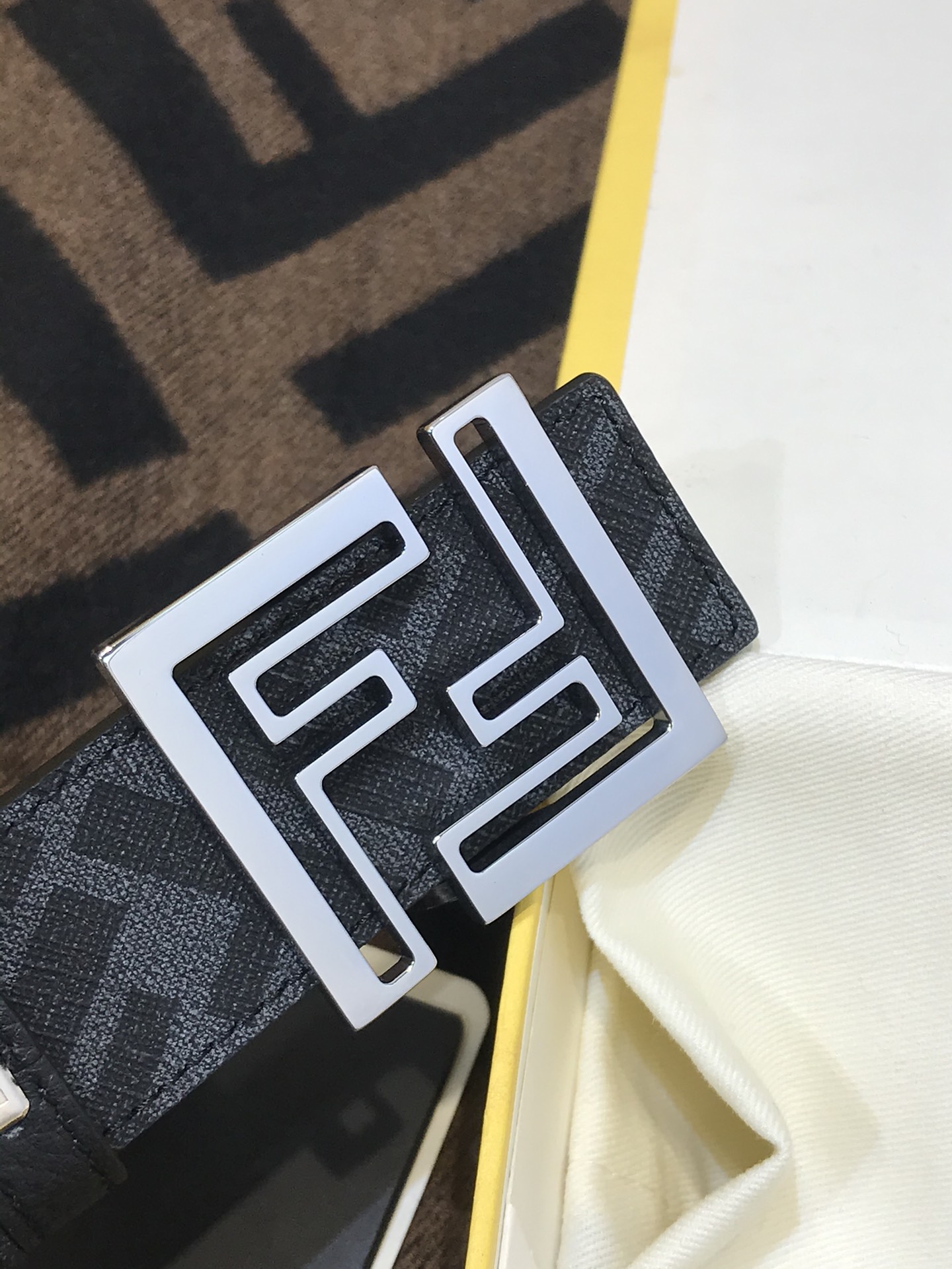 💯💯配送专柜包装 打孔针  新款 FD 宽35MM  F标志造型 支持NFC 字母F扣 搭配标志性，进口