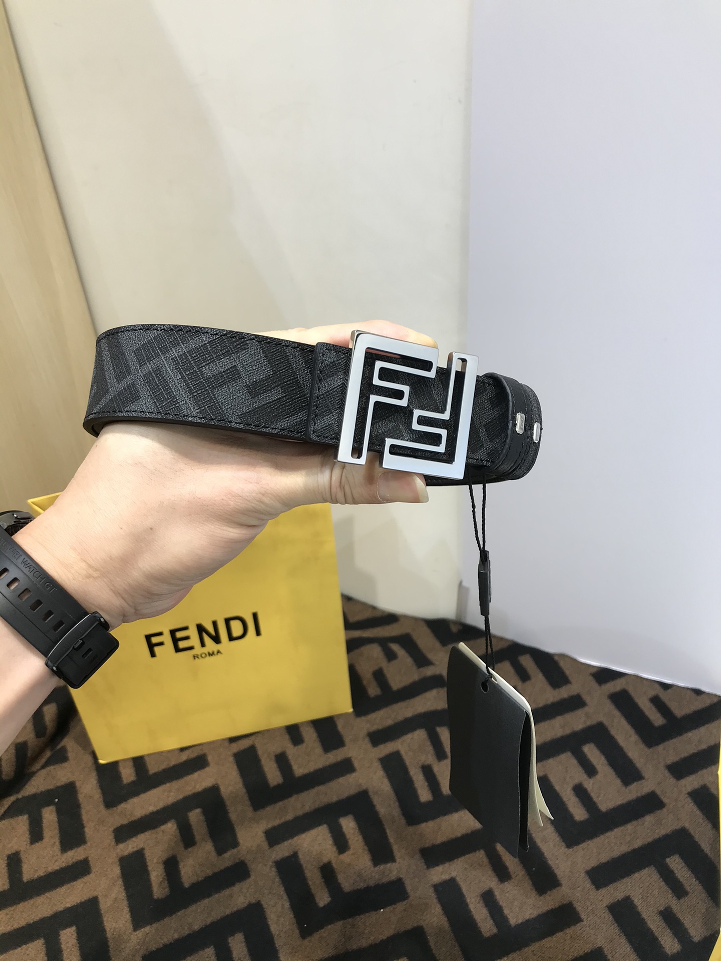 💯💯配送专柜包装 打孔针  新款 FD 宽35MM  F标志造型 支持NFC 字母F扣 搭配标志性，进口