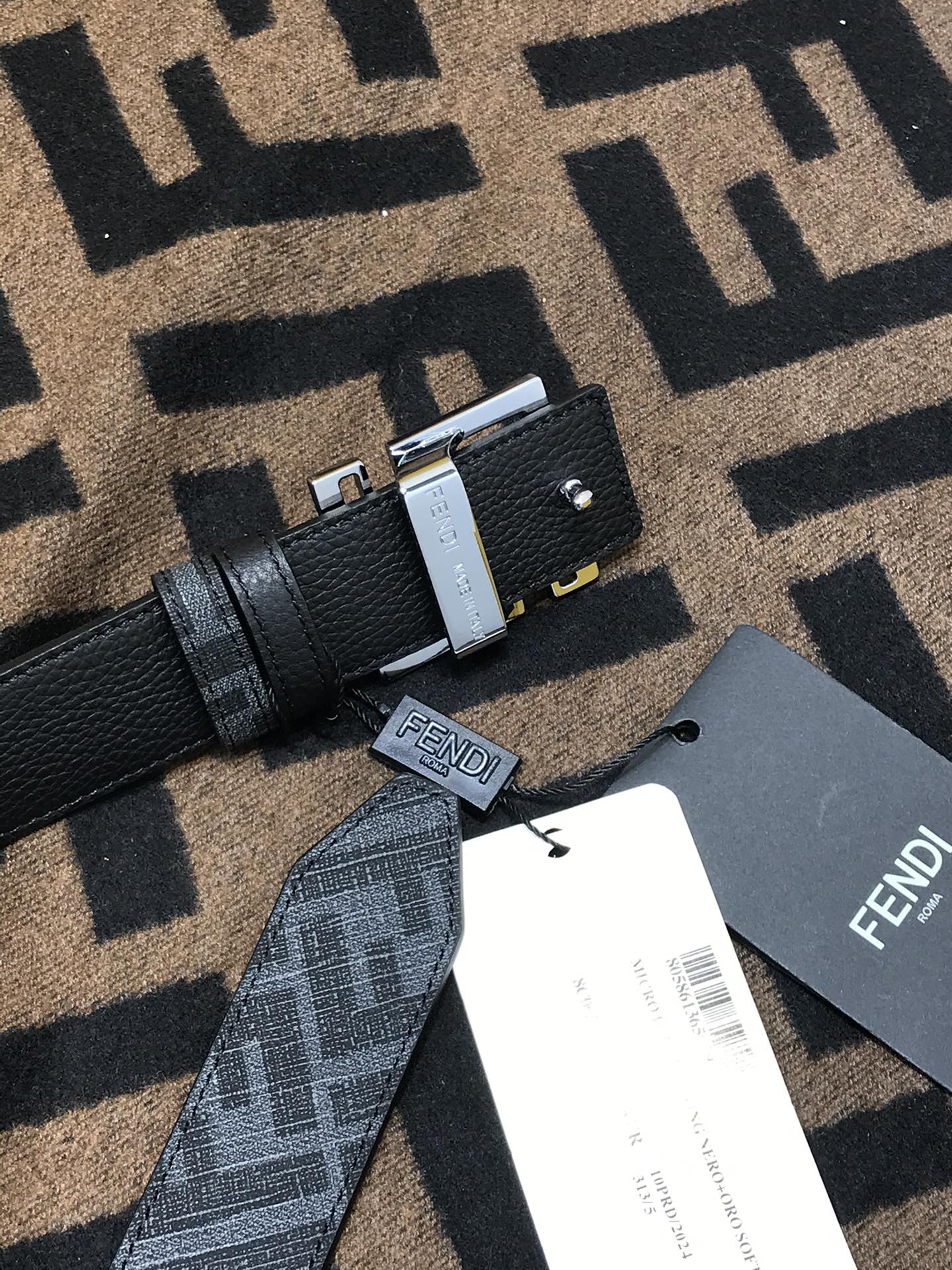 💯💯配送专柜包装 打孔针  新款 FD 宽35MM  F标志造型 支持NFC 字母F扣 搭配标志性，进口