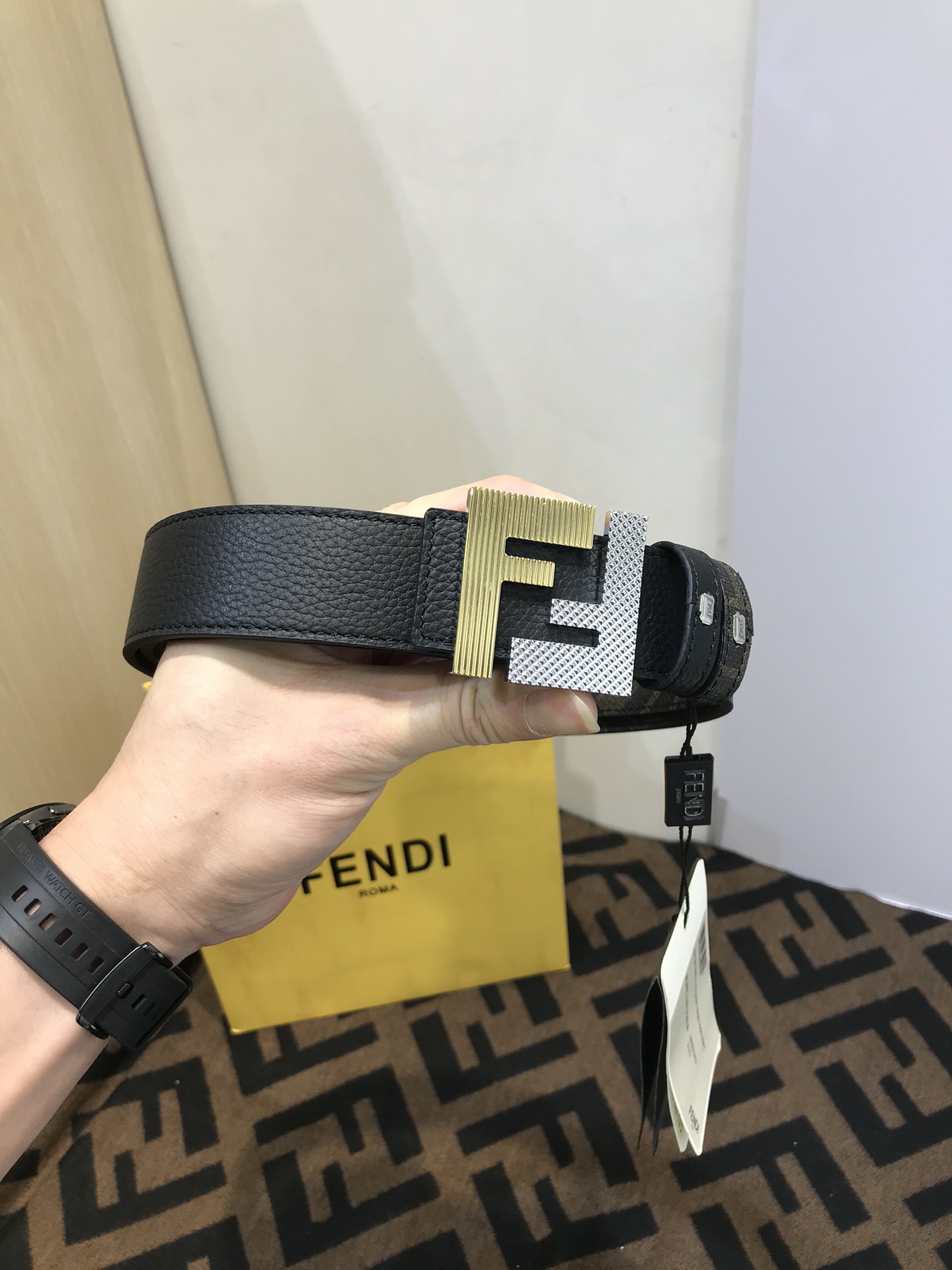 💯💯配送专柜包装 打孔针  新款 FD 宽35MM  F标志造型 支持NFC 字母F扣 搭配标志性，进口