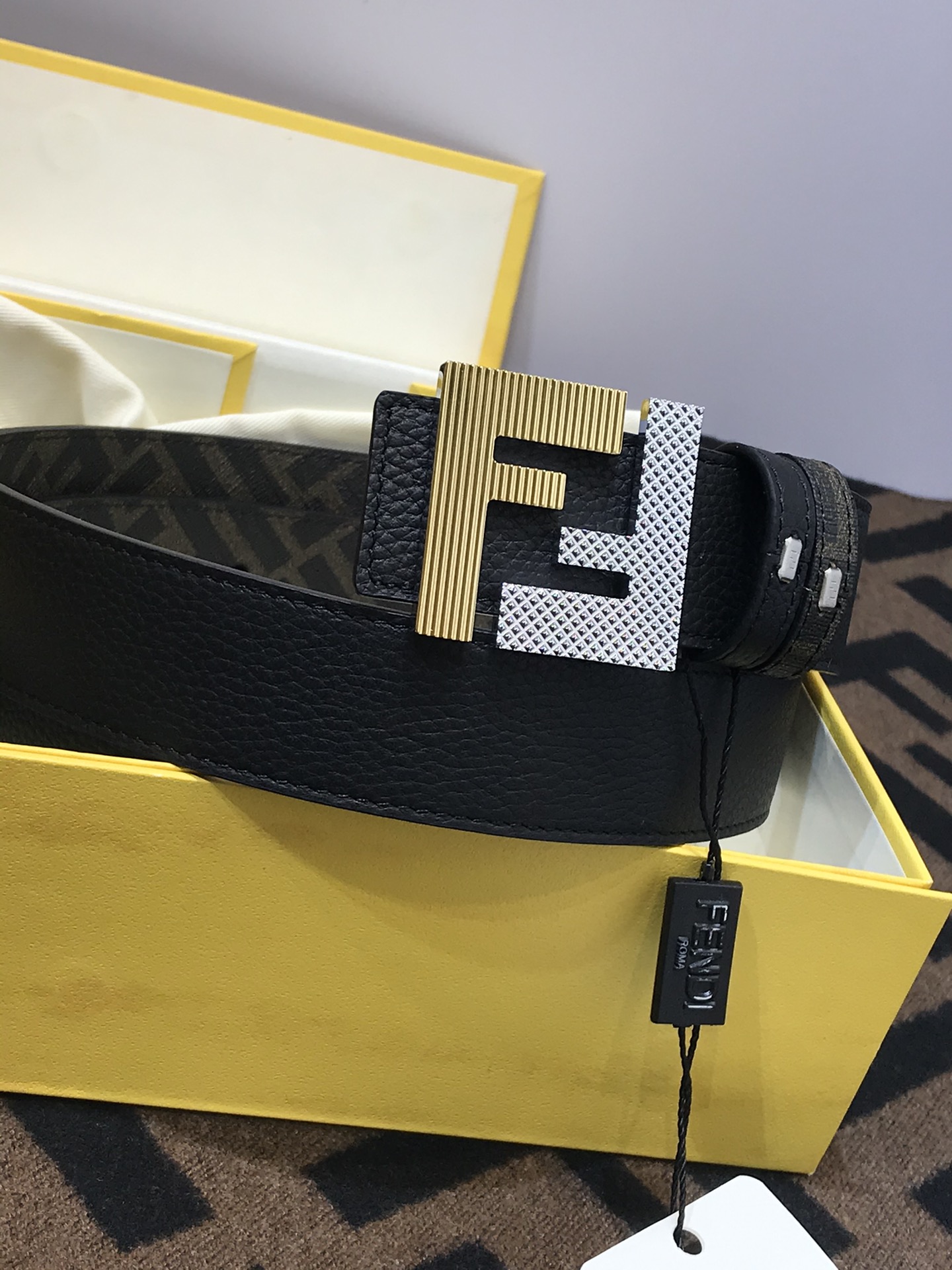 💯💯配送专柜包装 打孔针  新款 FD 宽35MM  F标志造型 支持NFC 字母F扣 搭配标志性，进口