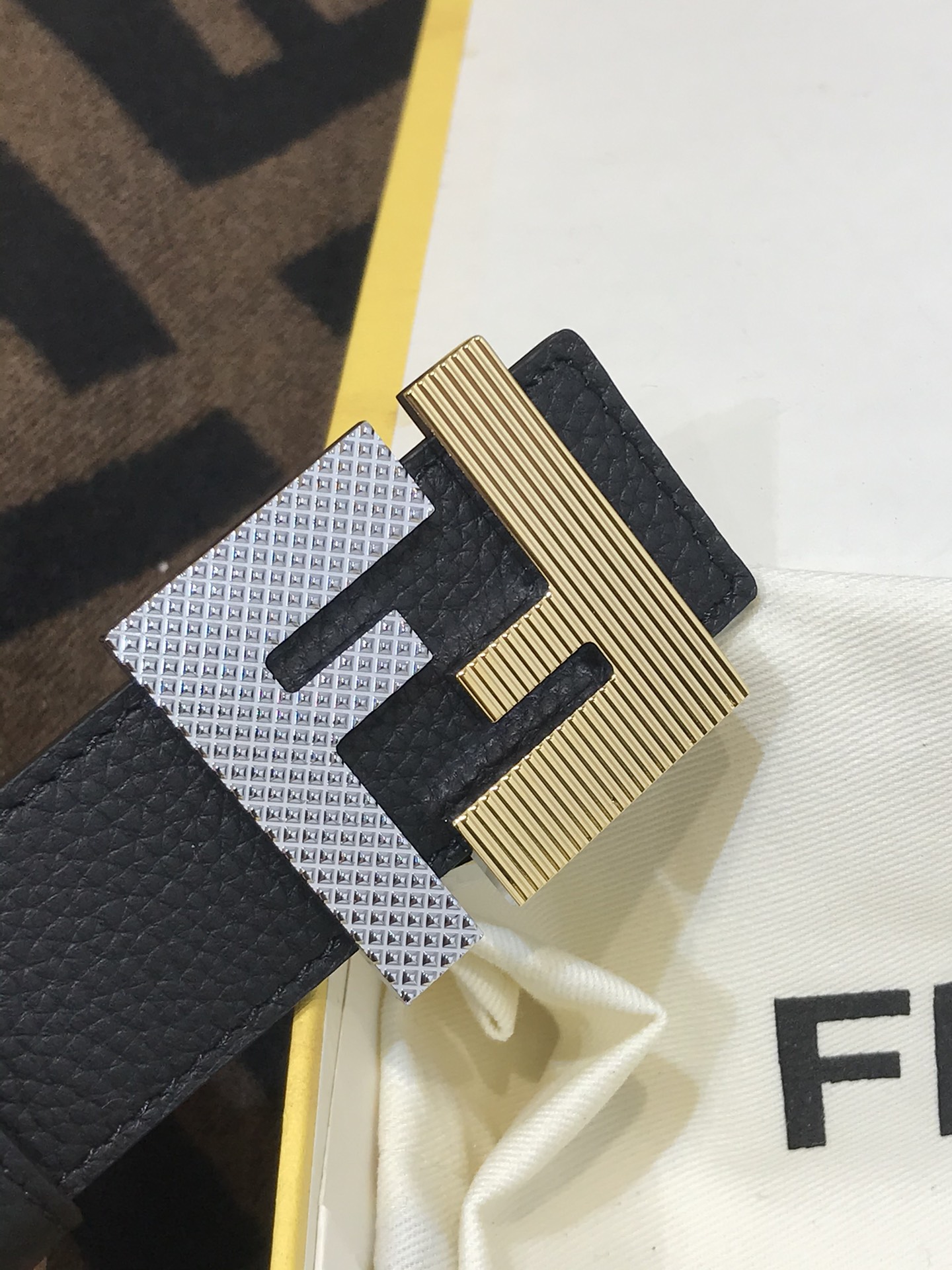 💯💯配送专柜包装 打孔针  新款 FD 宽35MM  F标志造型 支持NFC 字母F扣 搭配标志性，进口