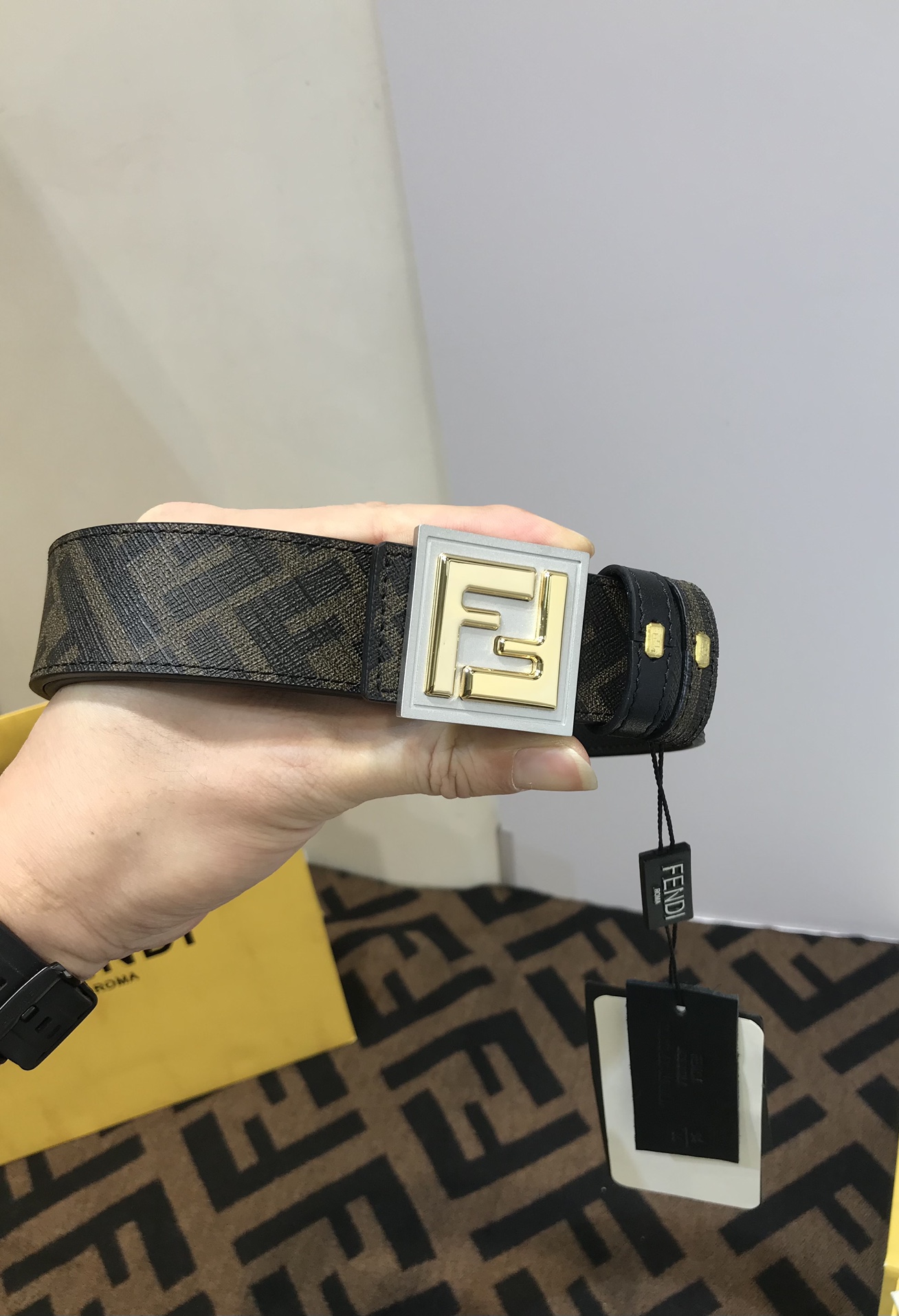 💯💯配送专柜包装 打孔针  新款 FD 宽35MM  F标志造型 支持NFC 字母F扣 搭配标志性，进口