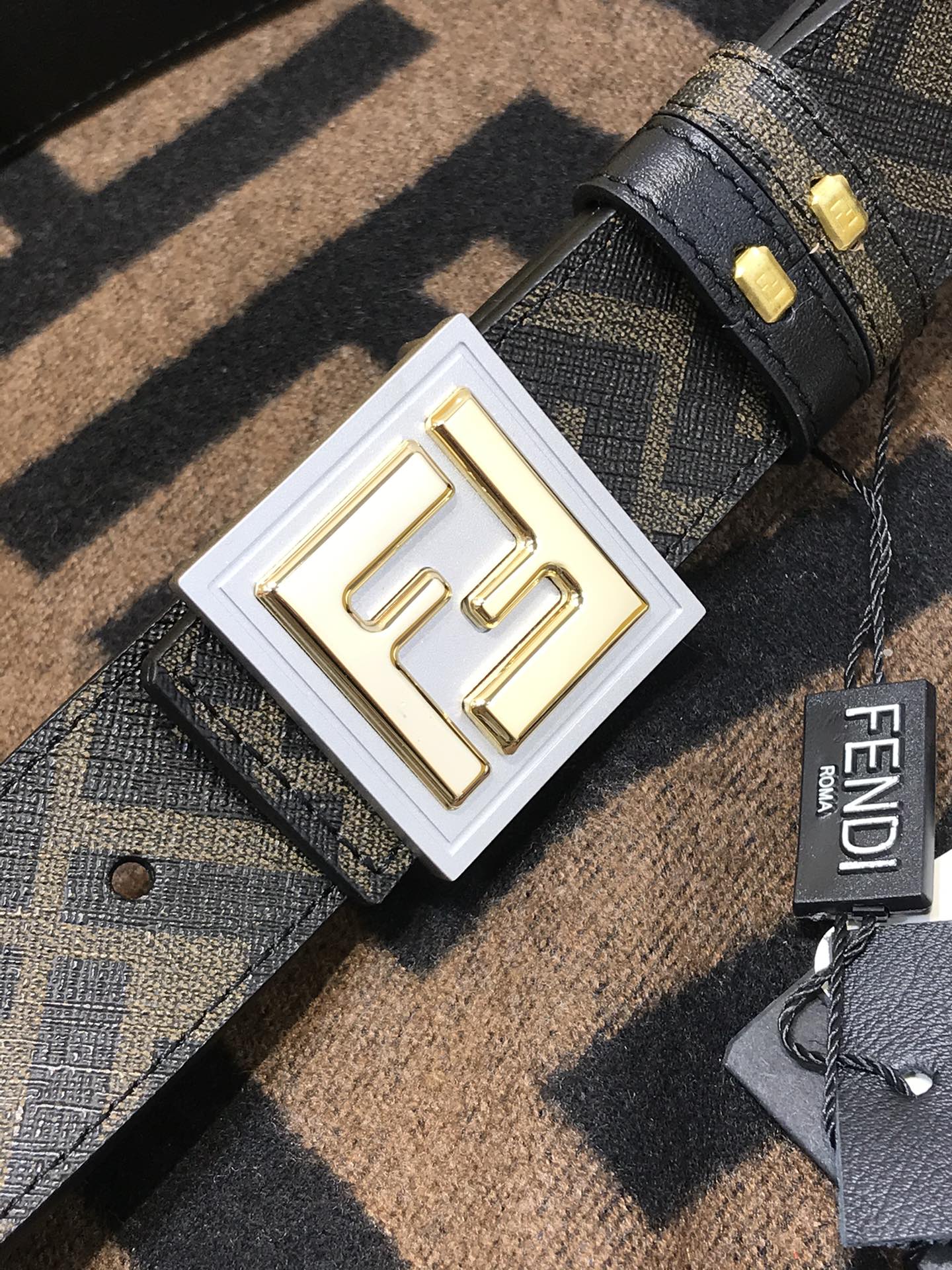 💯💯配送专柜包装 打孔针  新款 FD 宽35MM  F标志造型 支持NFC 字母F扣 搭配标志性，进口