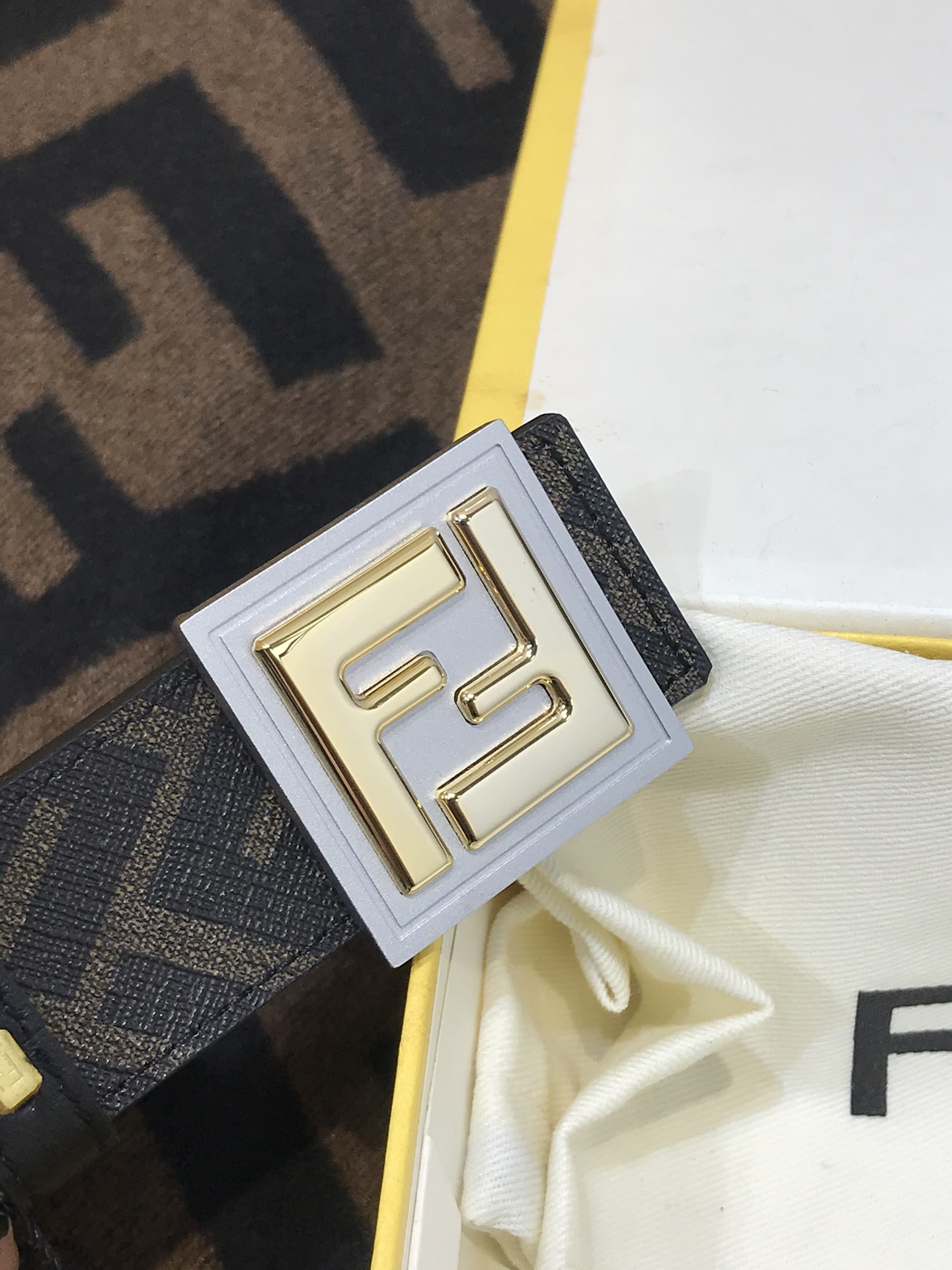💯💯配送专柜包装 打孔针  新款 FD 宽35MM  F标志造型 支持NFC 字母F扣 搭配标志性，进口
