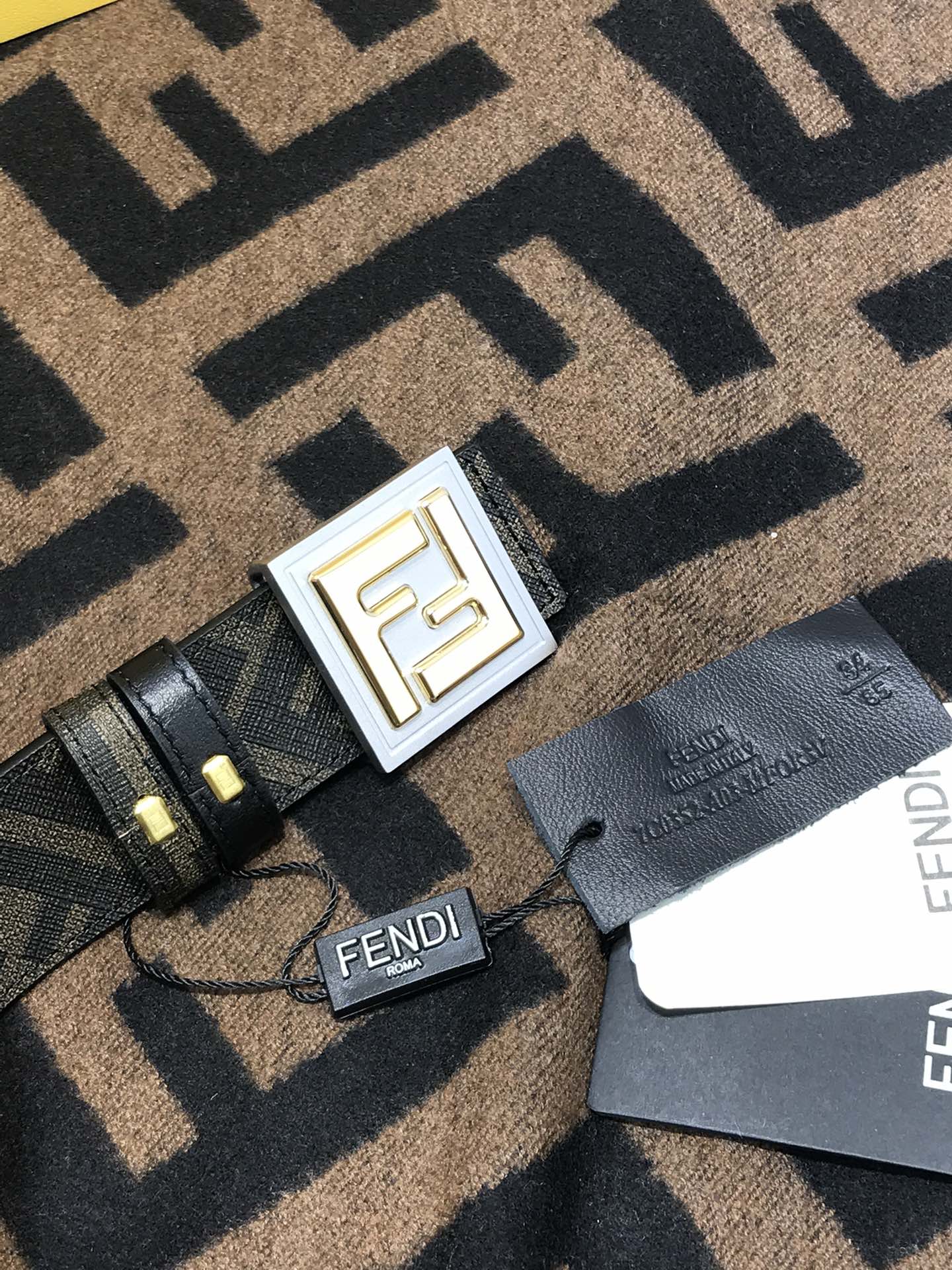 💯💯配送专柜包装 打孔针  新款 FD 宽35MM  F标志造型 支持NFC 字母F扣 搭配标志性，进口