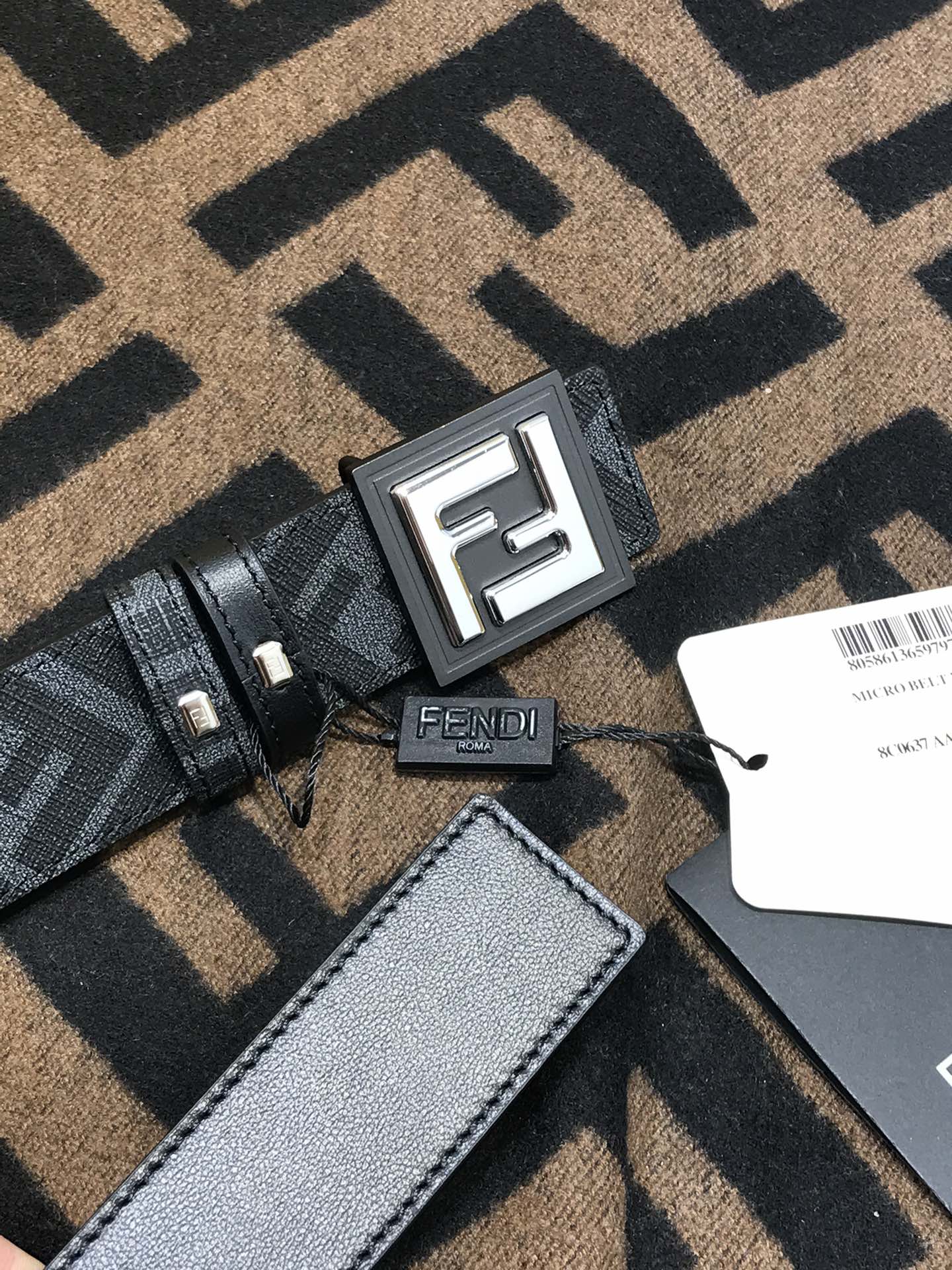 💯💯配送专柜包装 打孔针  新款 FD 宽35MM  F标志造型 支持NFC 字母F扣 搭配标志性，进口