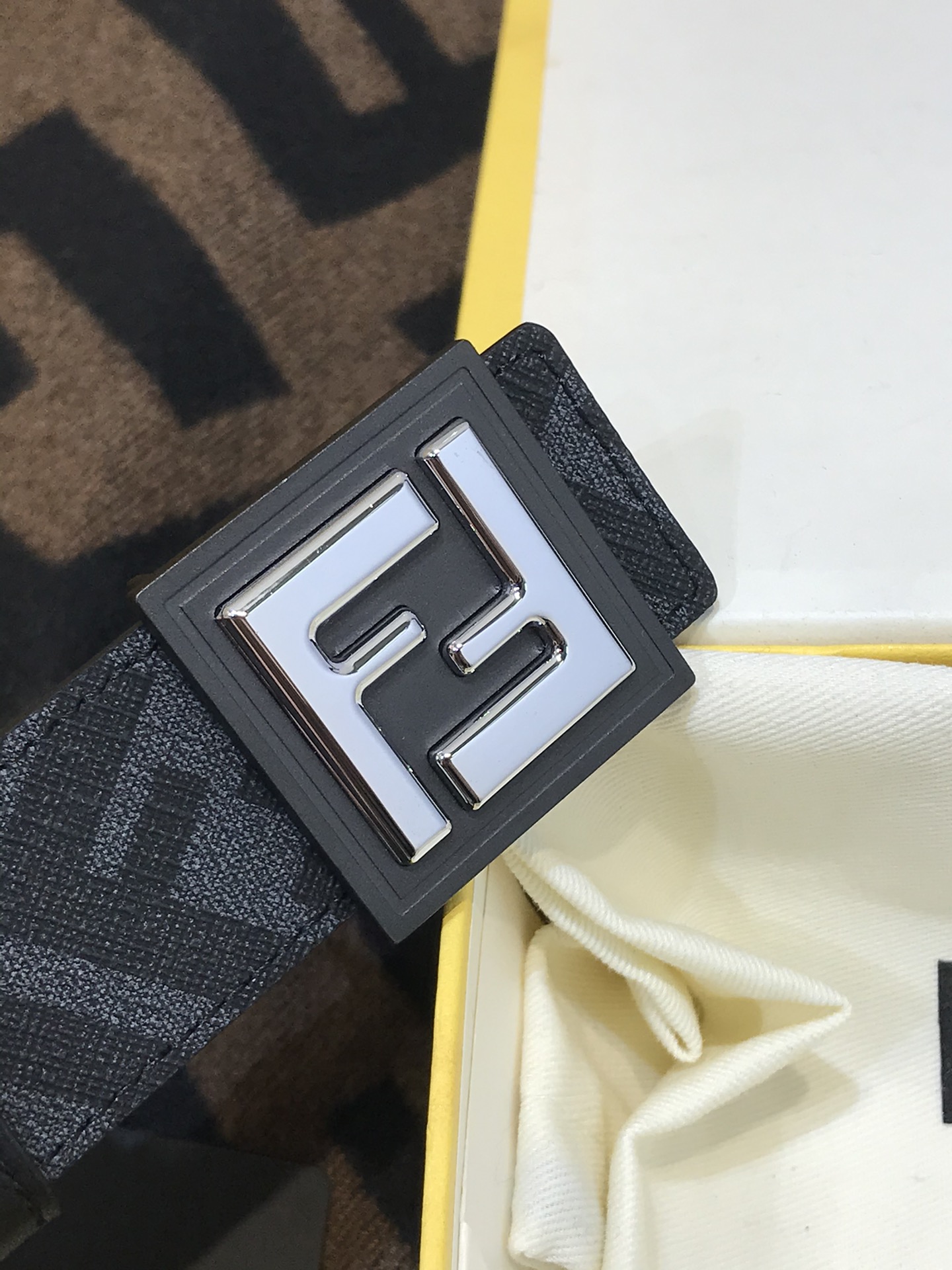 💯💯配送专柜包装 打孔针  新款 FD 宽35MM  F标志造型 支持NFC 字母F扣 搭配标志性，进口
