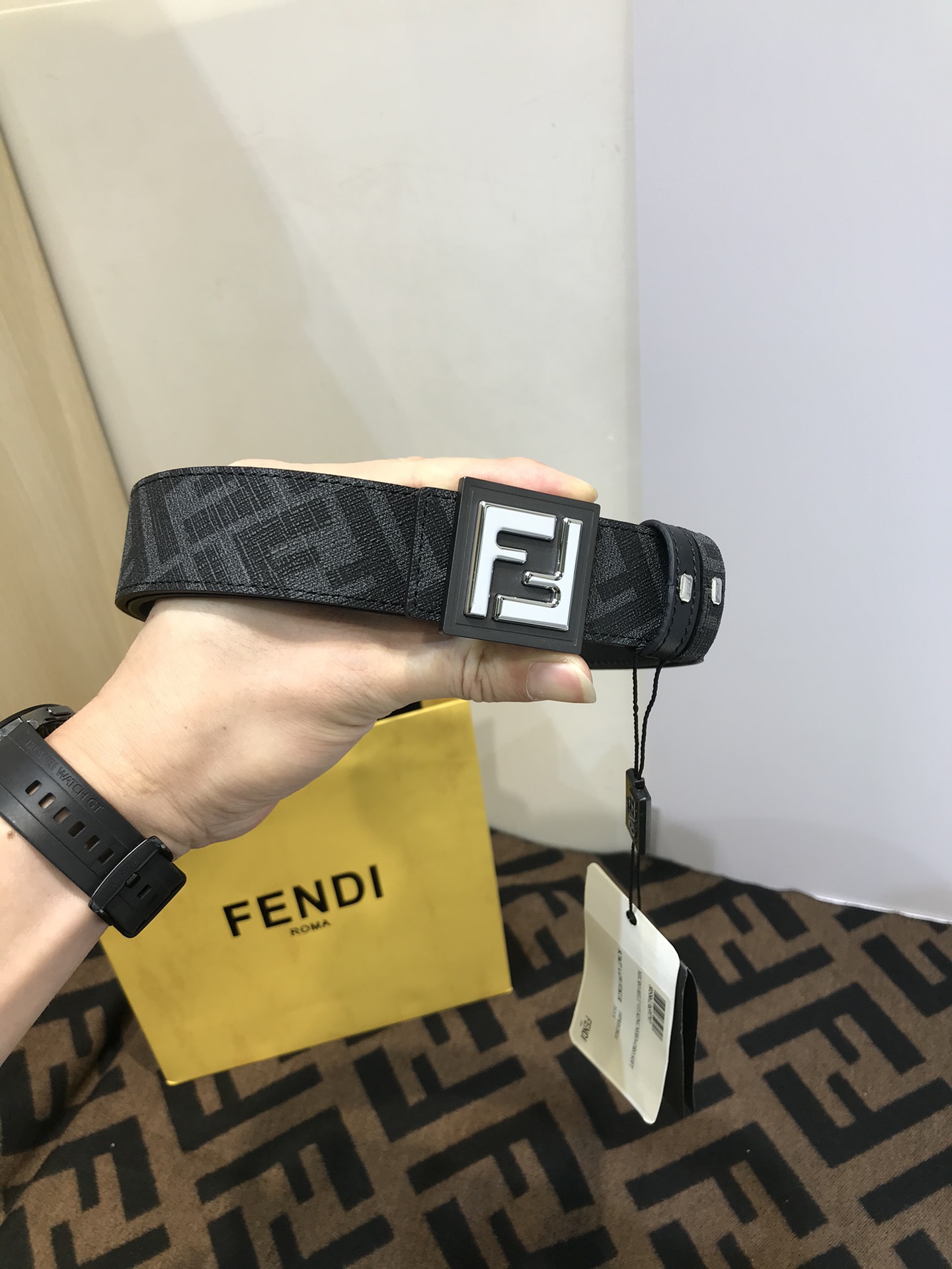 💯💯配送专柜包装 打孔针  新款 FD 宽35MM  F标志造型 支持NFC 字母F扣 搭配标志性，进口