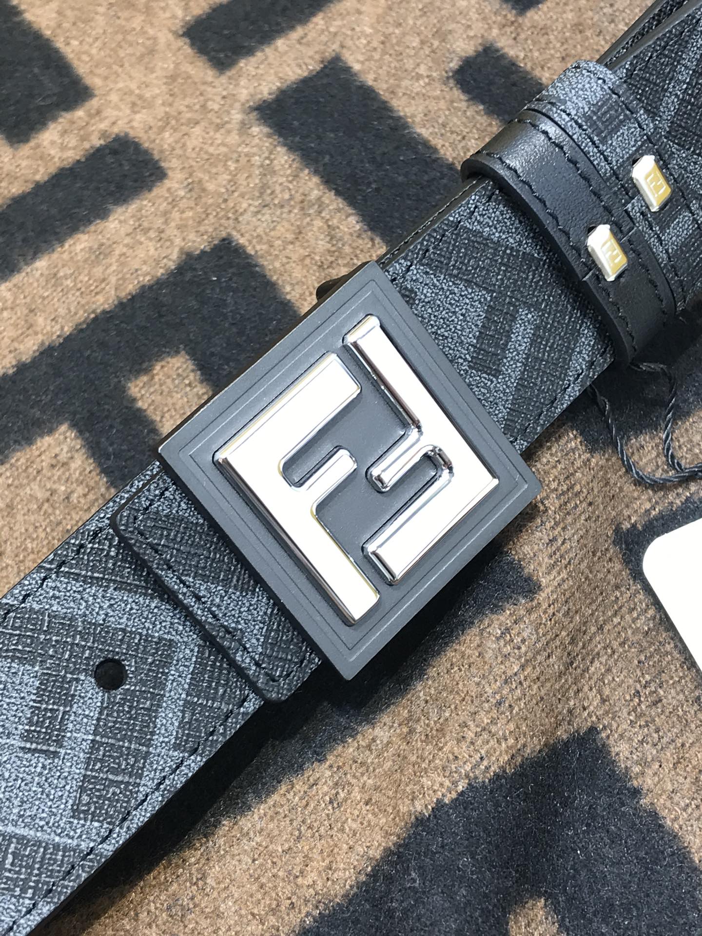 💯💯配送专柜包装 打孔针  新款 FD 宽35MM  F标志造型 支持NFC 字母F扣 搭配标志性，进口