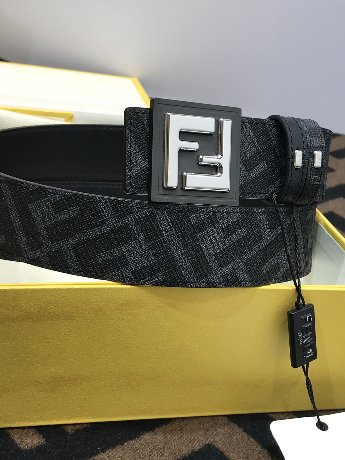 💯💯配送专柜包装 打孔针  新款 FD 宽35MM  F标志造型 支持NFC 字母F扣 搭配标志性，进口