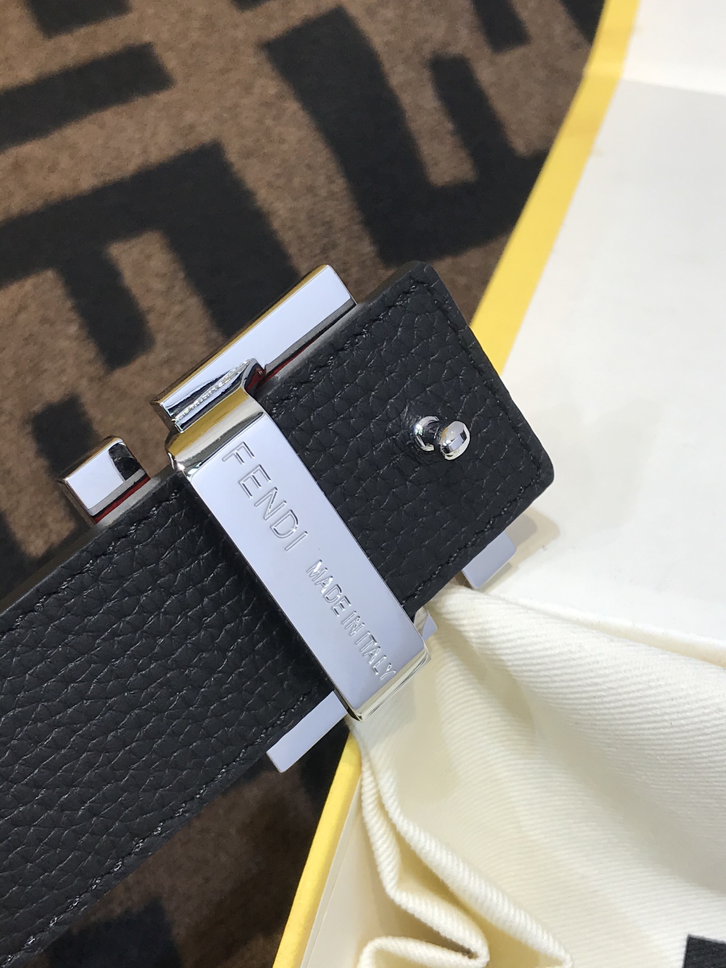 💯💯配送专柜包装 打孔针  新款 FD 宽35MM 支持NFC 芯片扫描，标志造型 皮带，原版亚克力七彩