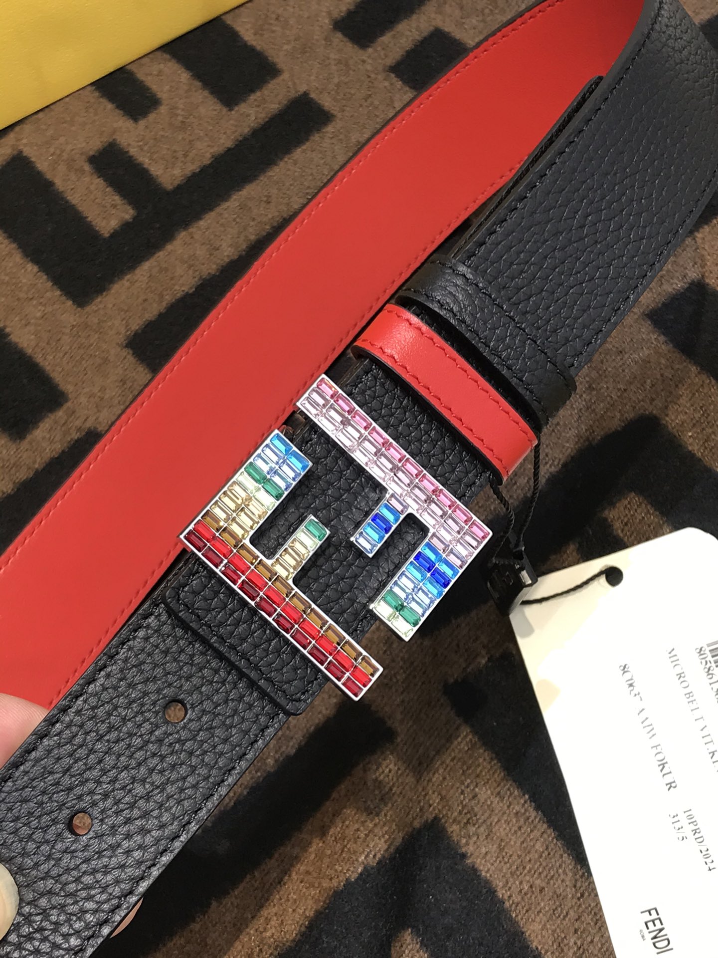💯💯配送专柜包装 打孔针  新款 FD 宽35MM 支持NFC 芯片扫描，标志造型 皮带，原版亚克力七彩
